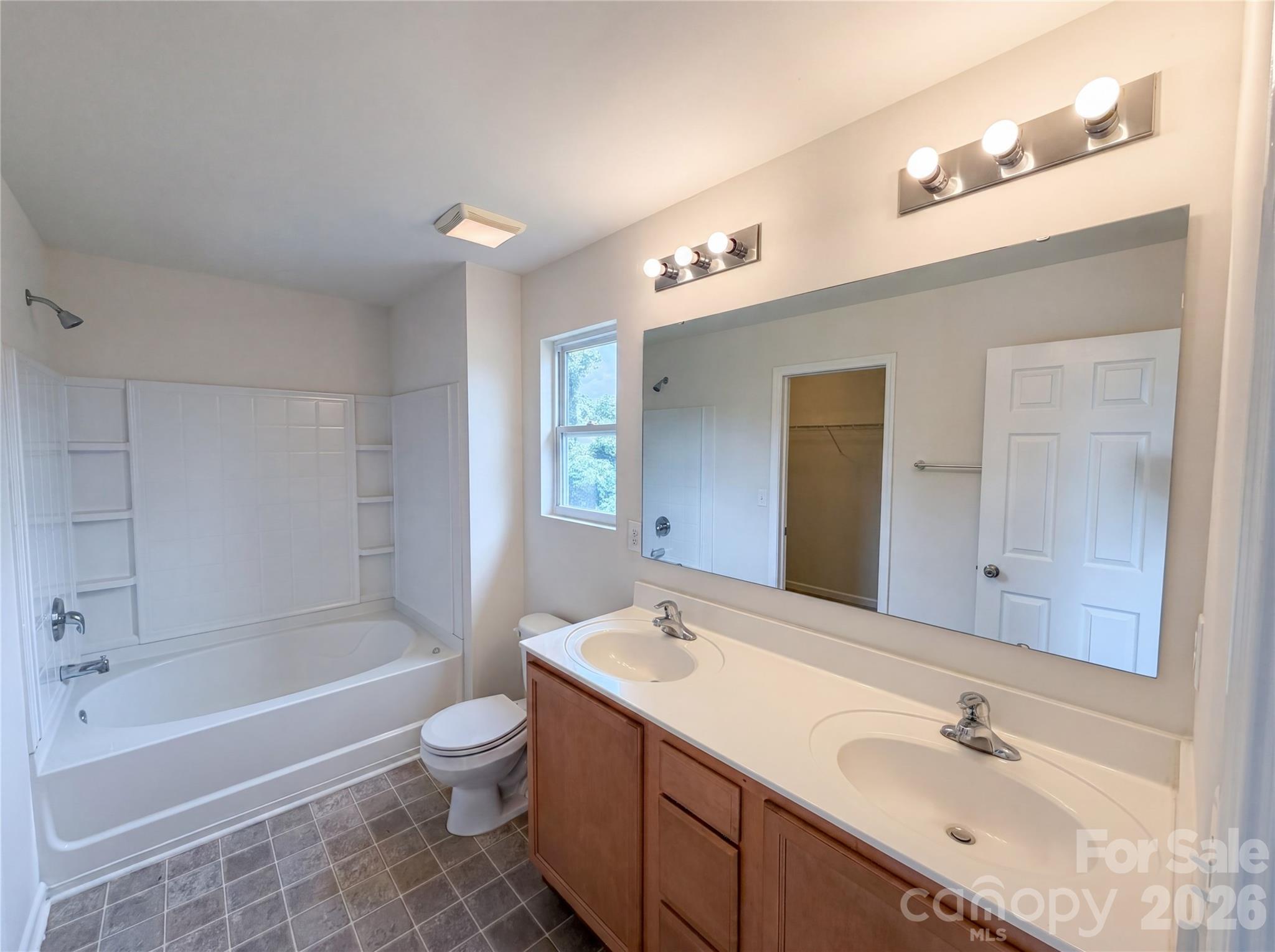 2534 Stream Bank Drive Property Photo 14