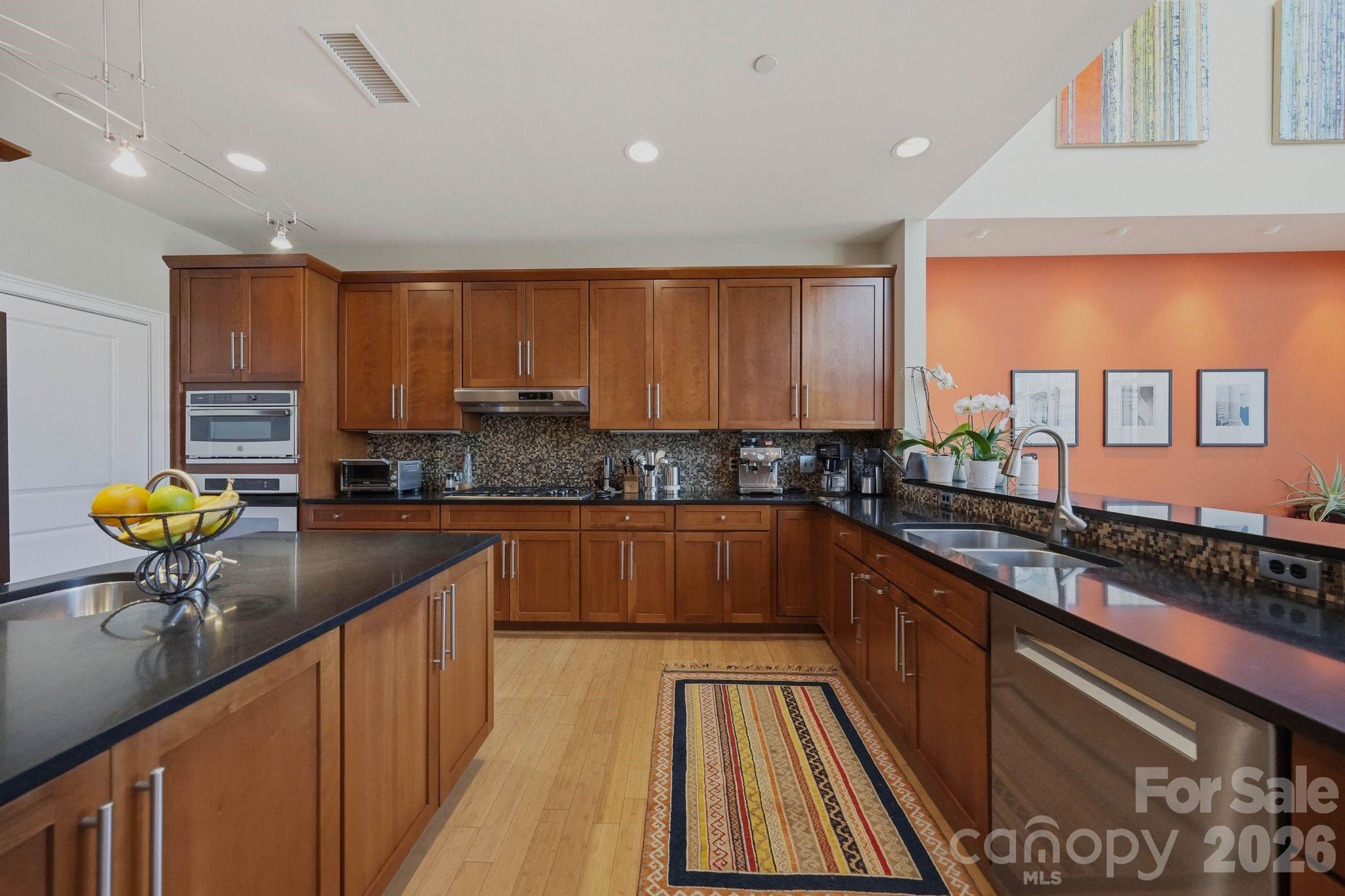 435 S Tryon Street 904 Property Photo 5