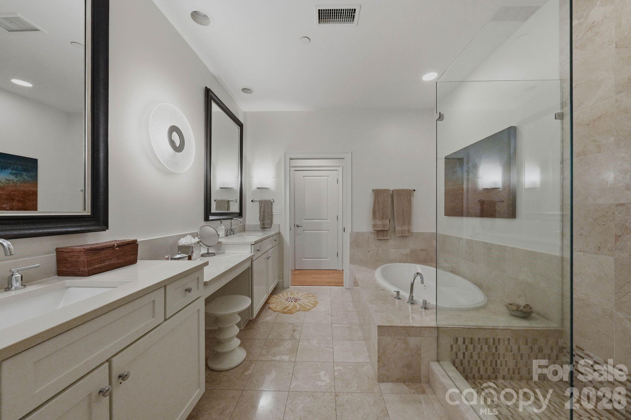 435 S Tryon Street 904 Property Photo 21