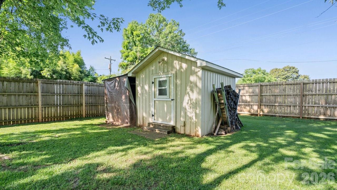 109 Globe Street Property Photo 24