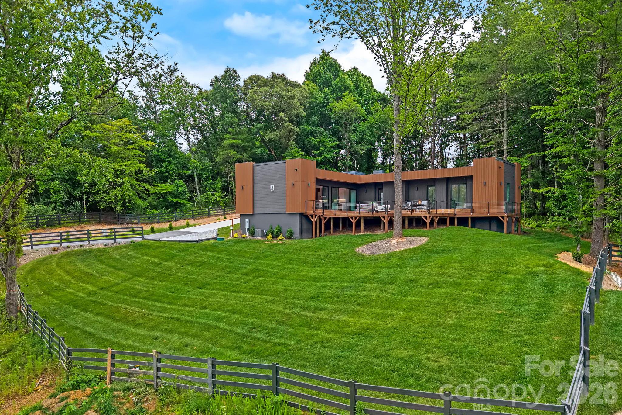 200 Manchester Way Property Photo 2