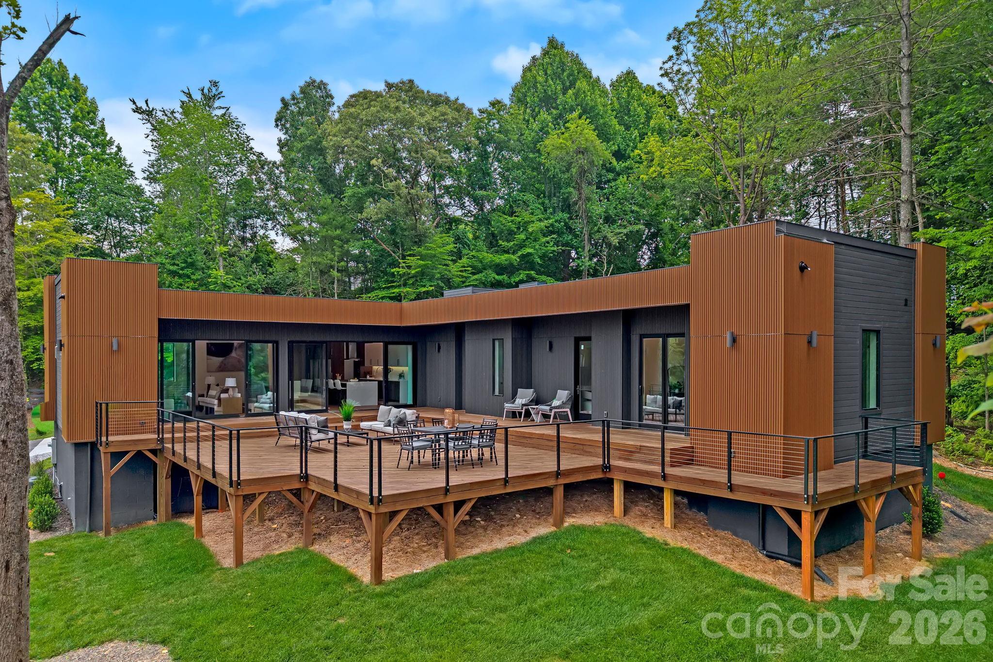 200 Manchester Way Property Photo 3