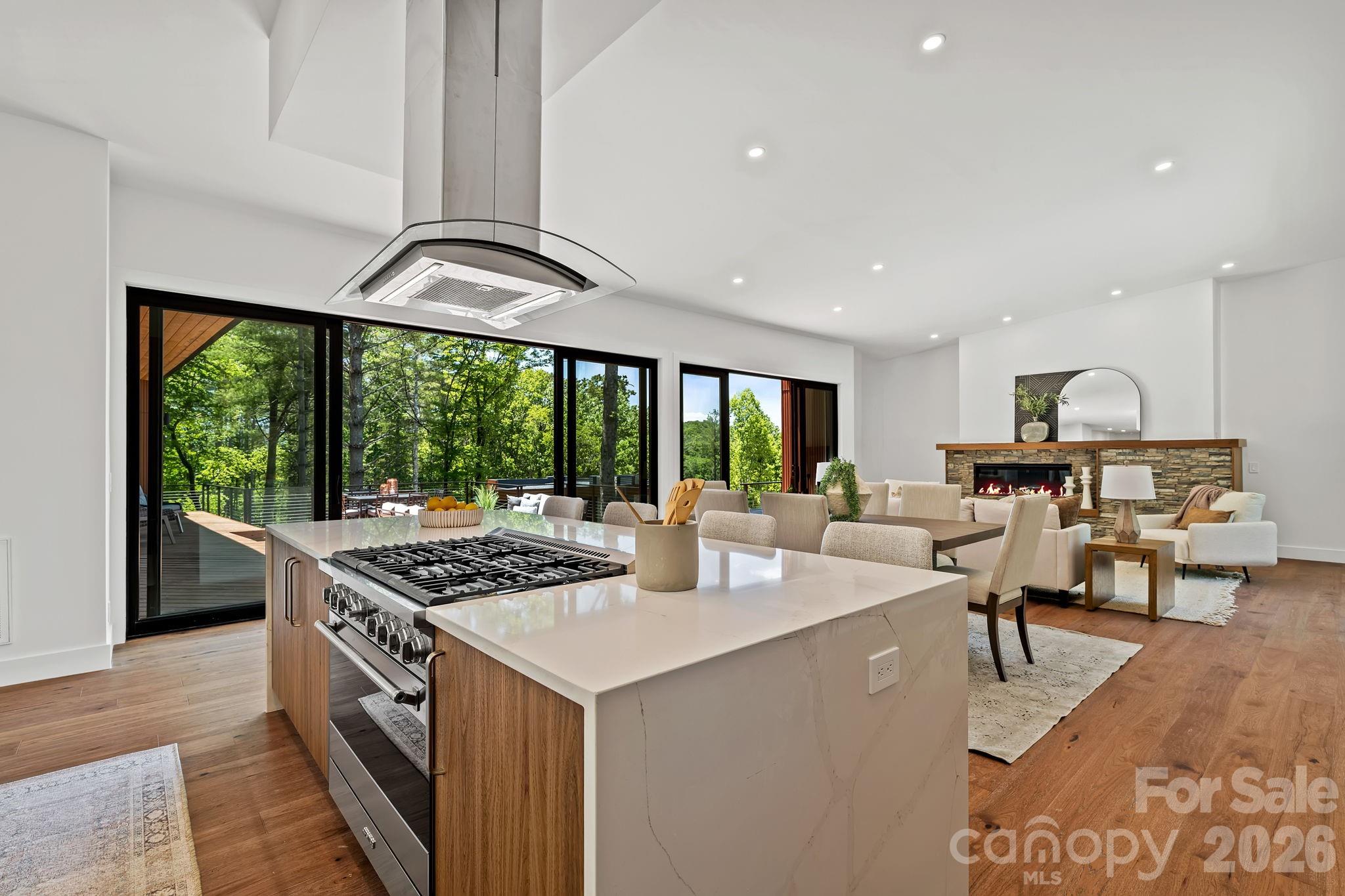 200 Manchester Way Property Photo 6