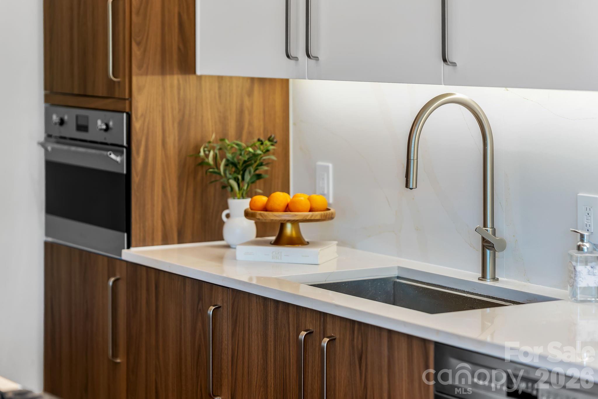 200 Manchester Way Property Photo 10