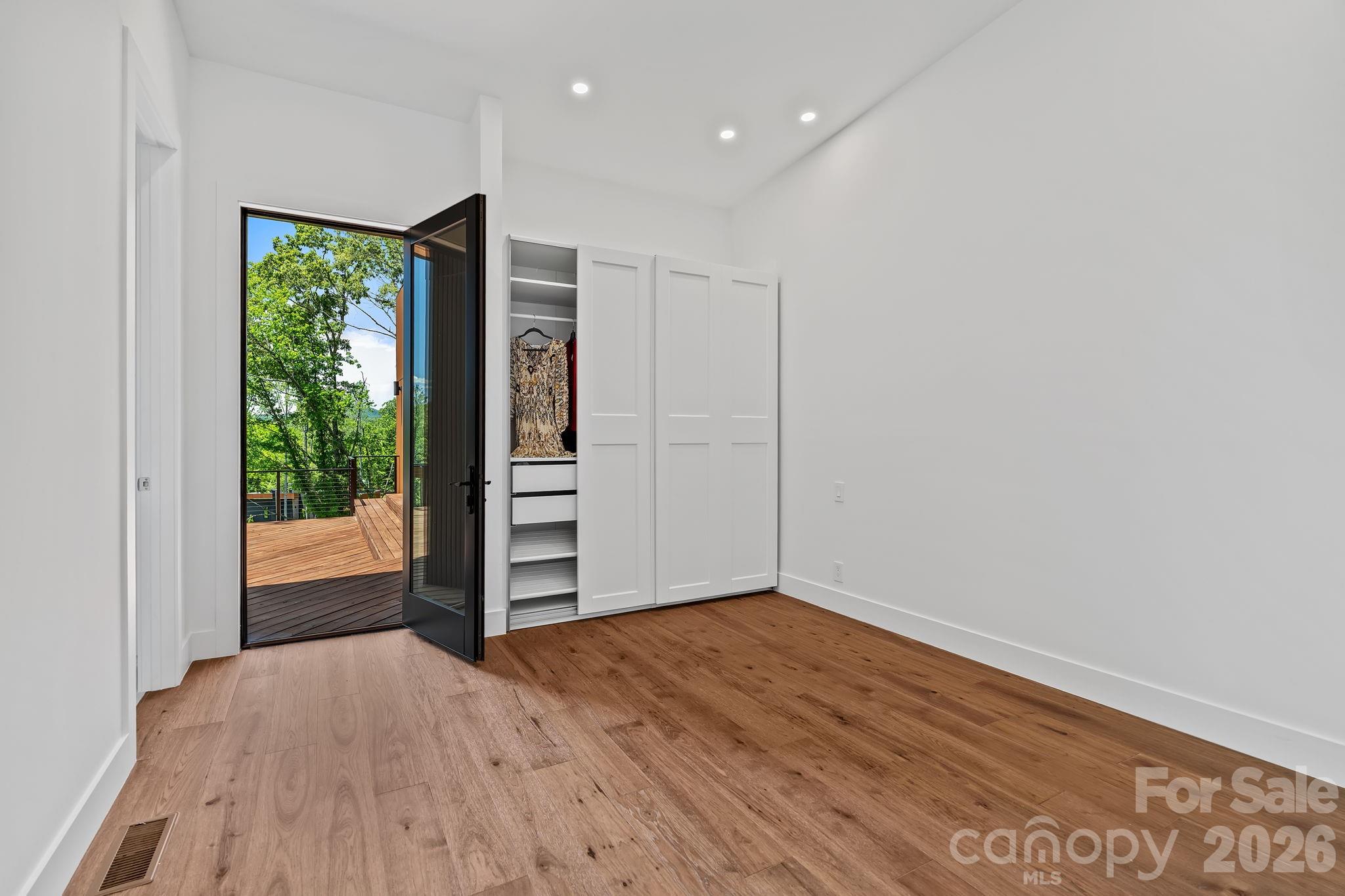 200 Manchester Way Property Photo 30