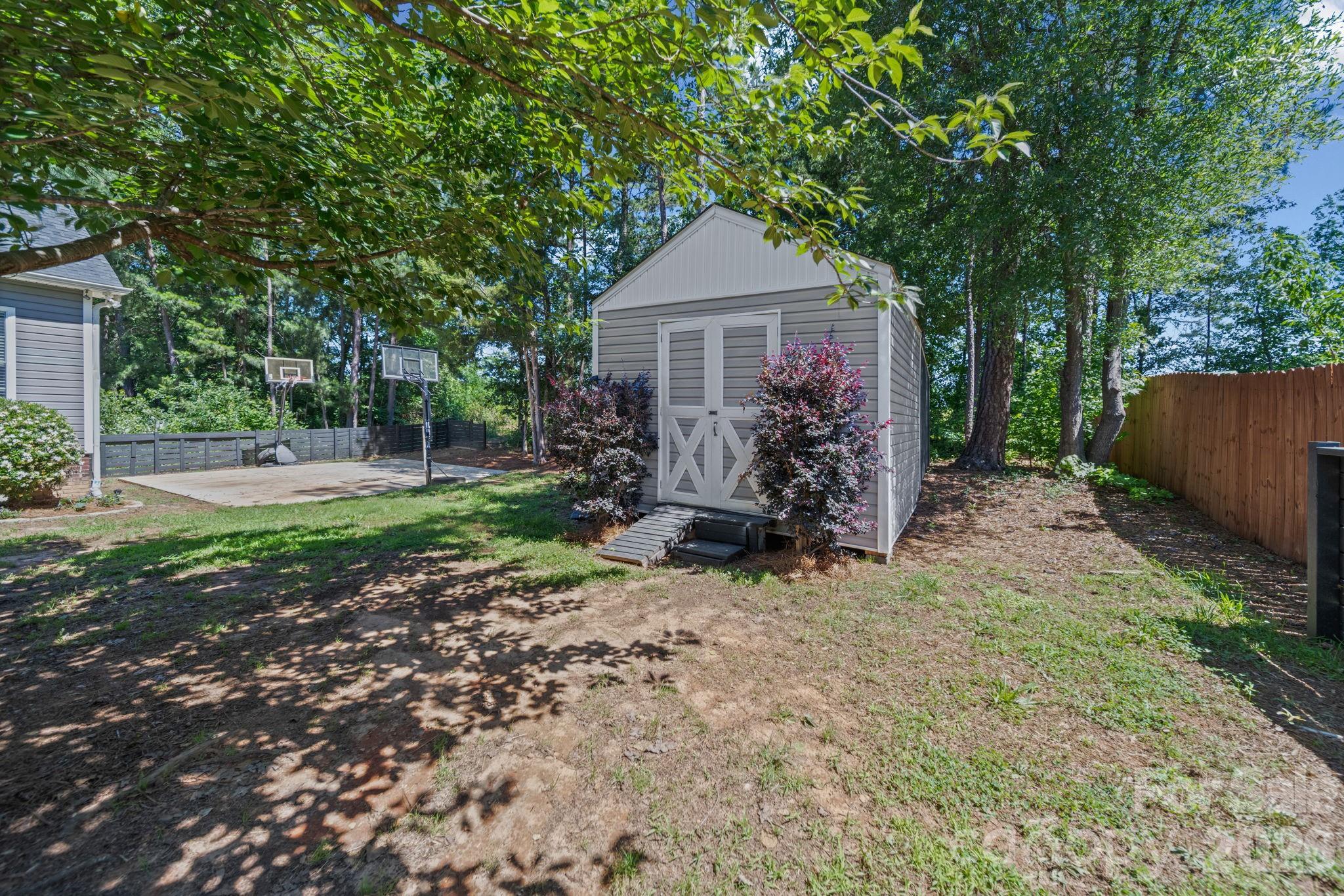 2340 Keswick Lane Property Photo 3