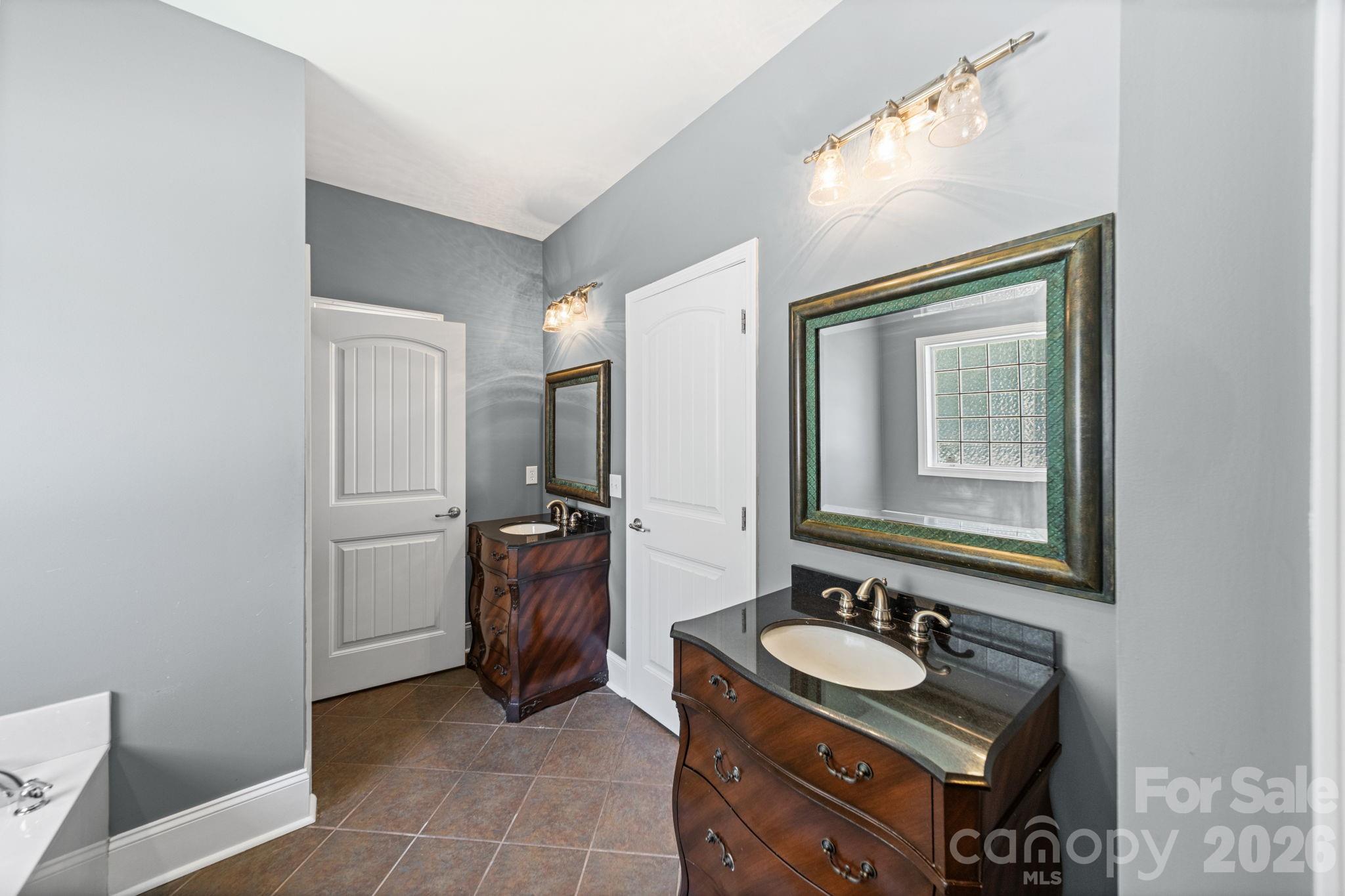 2340 Keswick Lane Property Photo 28
