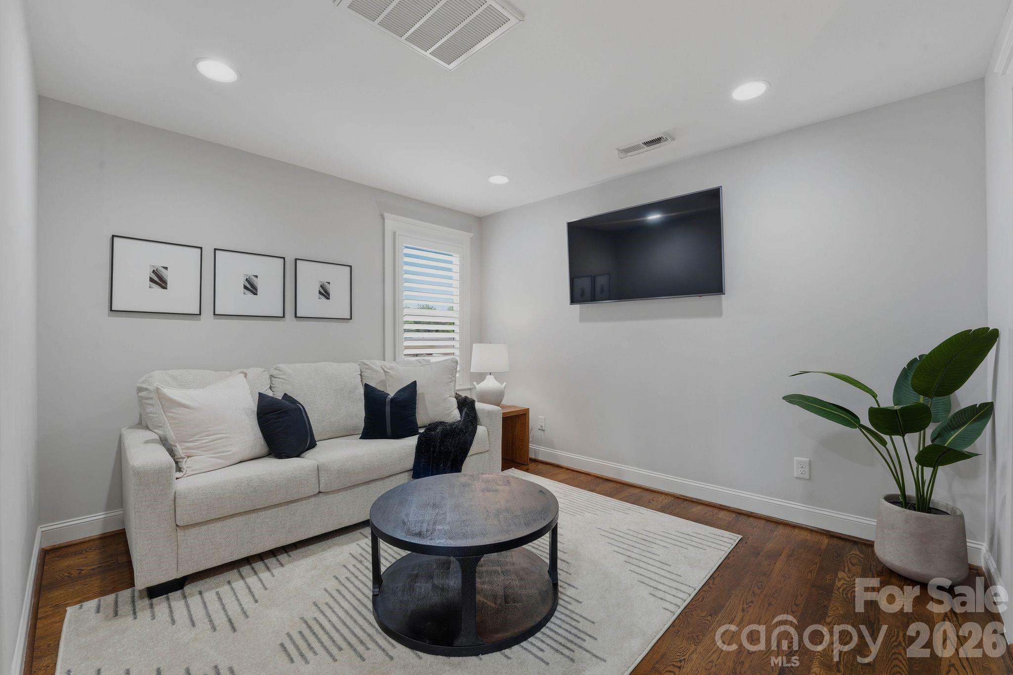 812 Ideal Way Property Photo 32