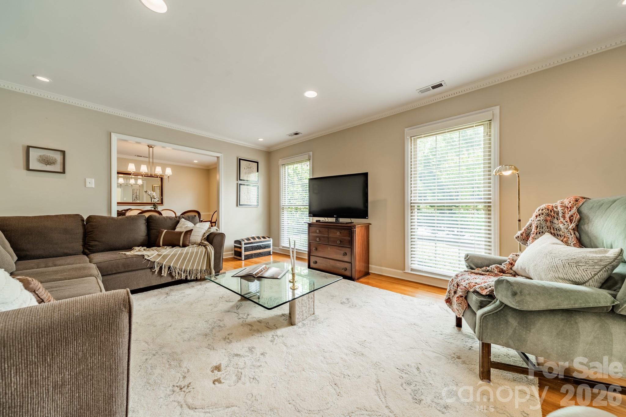 5522 Sharon Road Property Photo 3