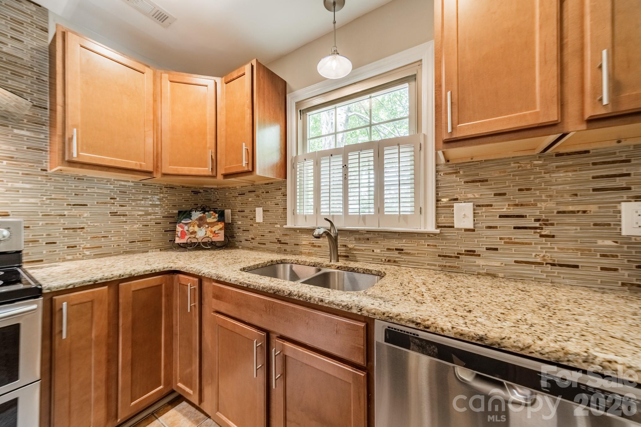 5522 Sharon Road Property Photo 7