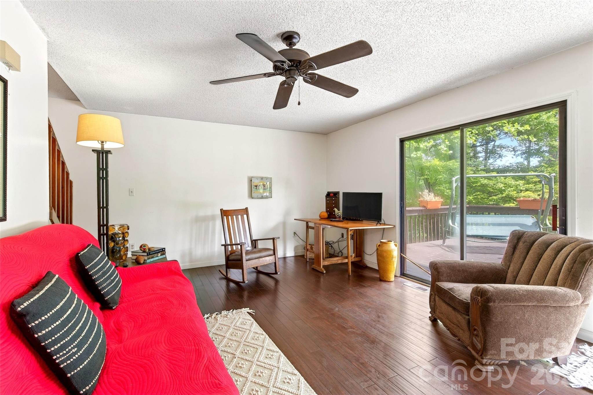 1828 Mckenzie Way Property Photo 8