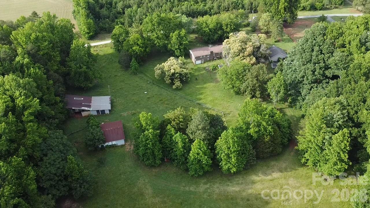 713 Eastbend Lane Property Photo 3