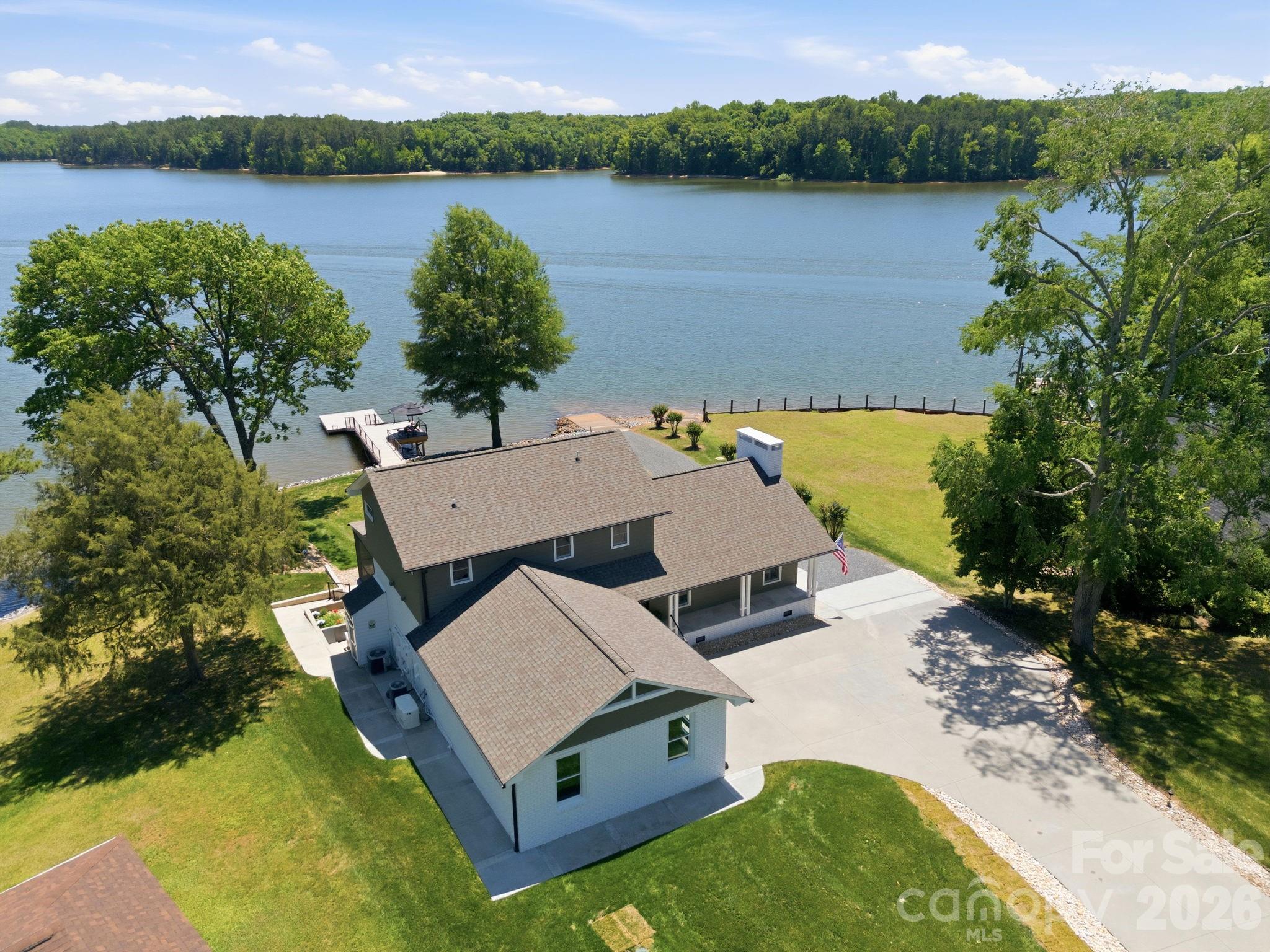 420 Skysail Road Property Photo 1