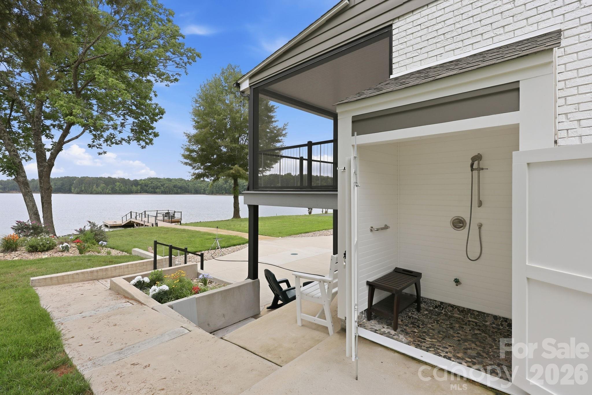 420 Skysail Road Property Photo 8