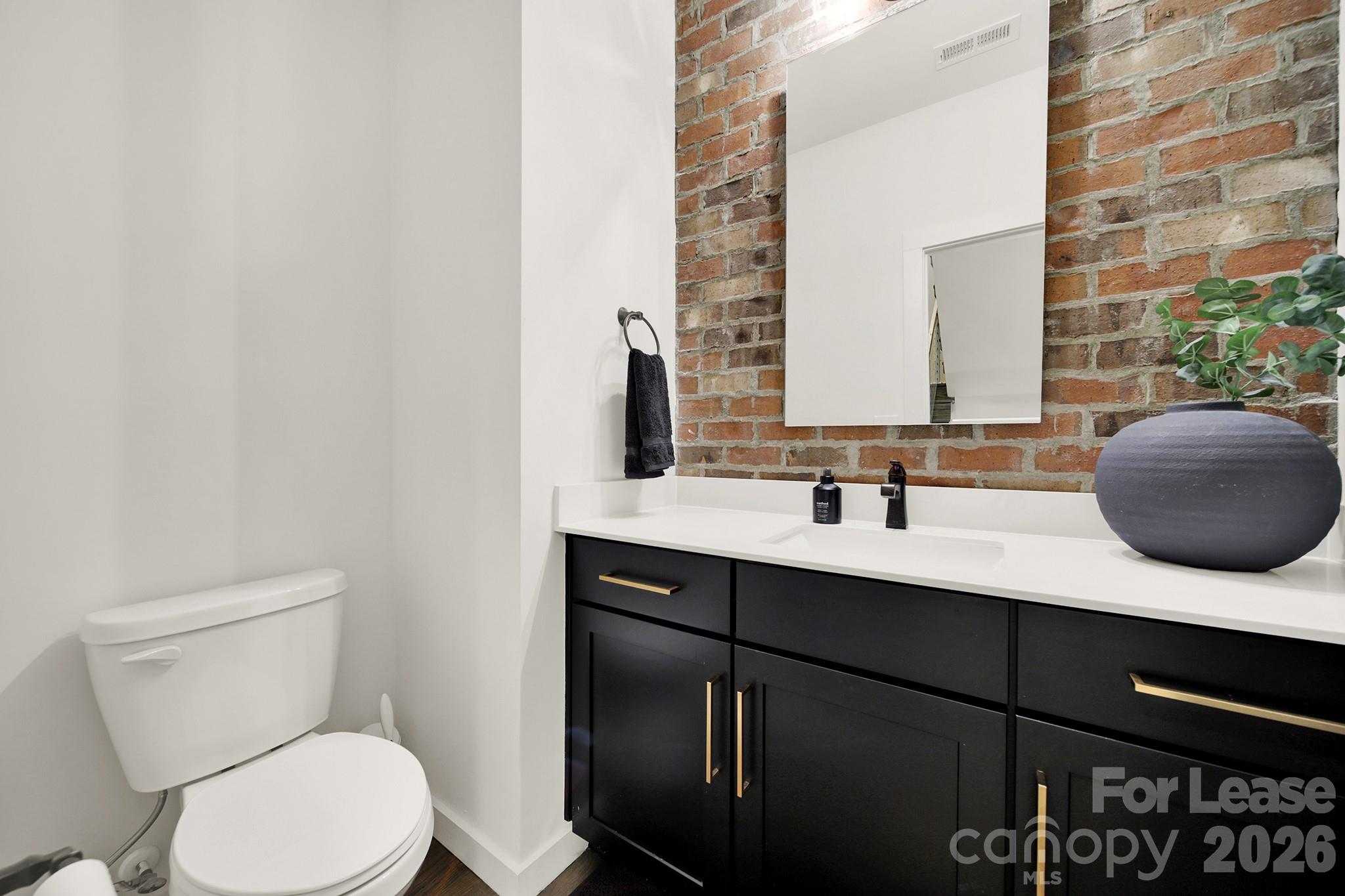 428 E 33rd Street Property Photo 8