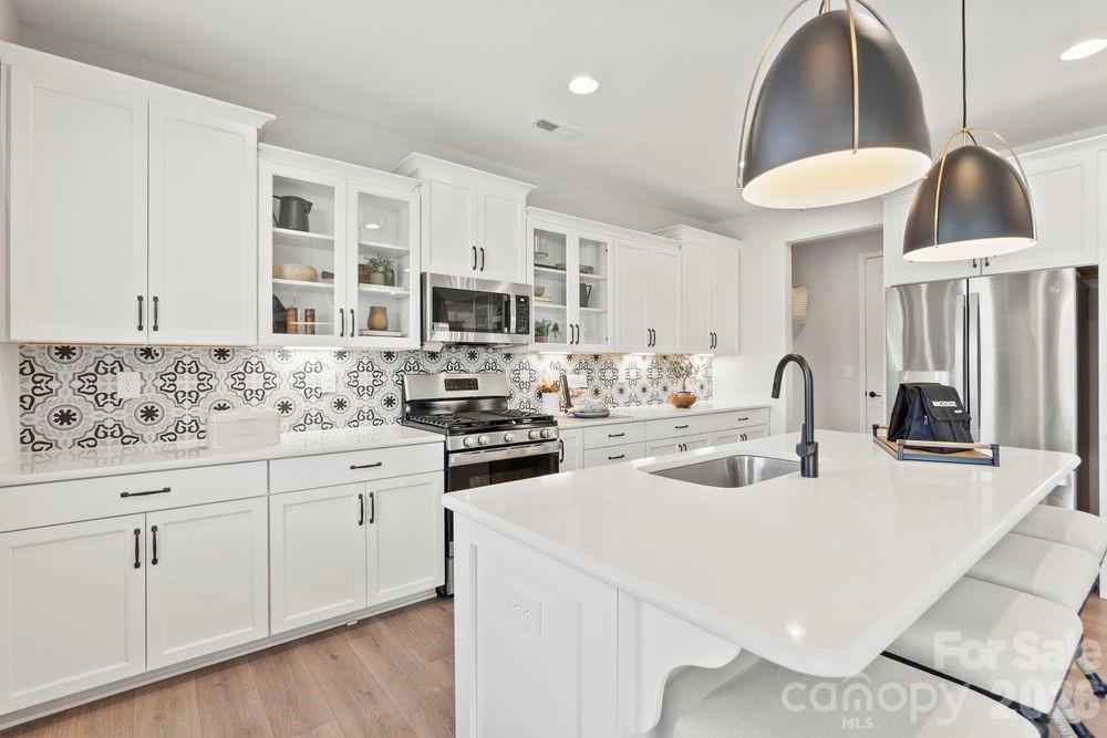 1706 Hubert Graham Way Property Photo 3