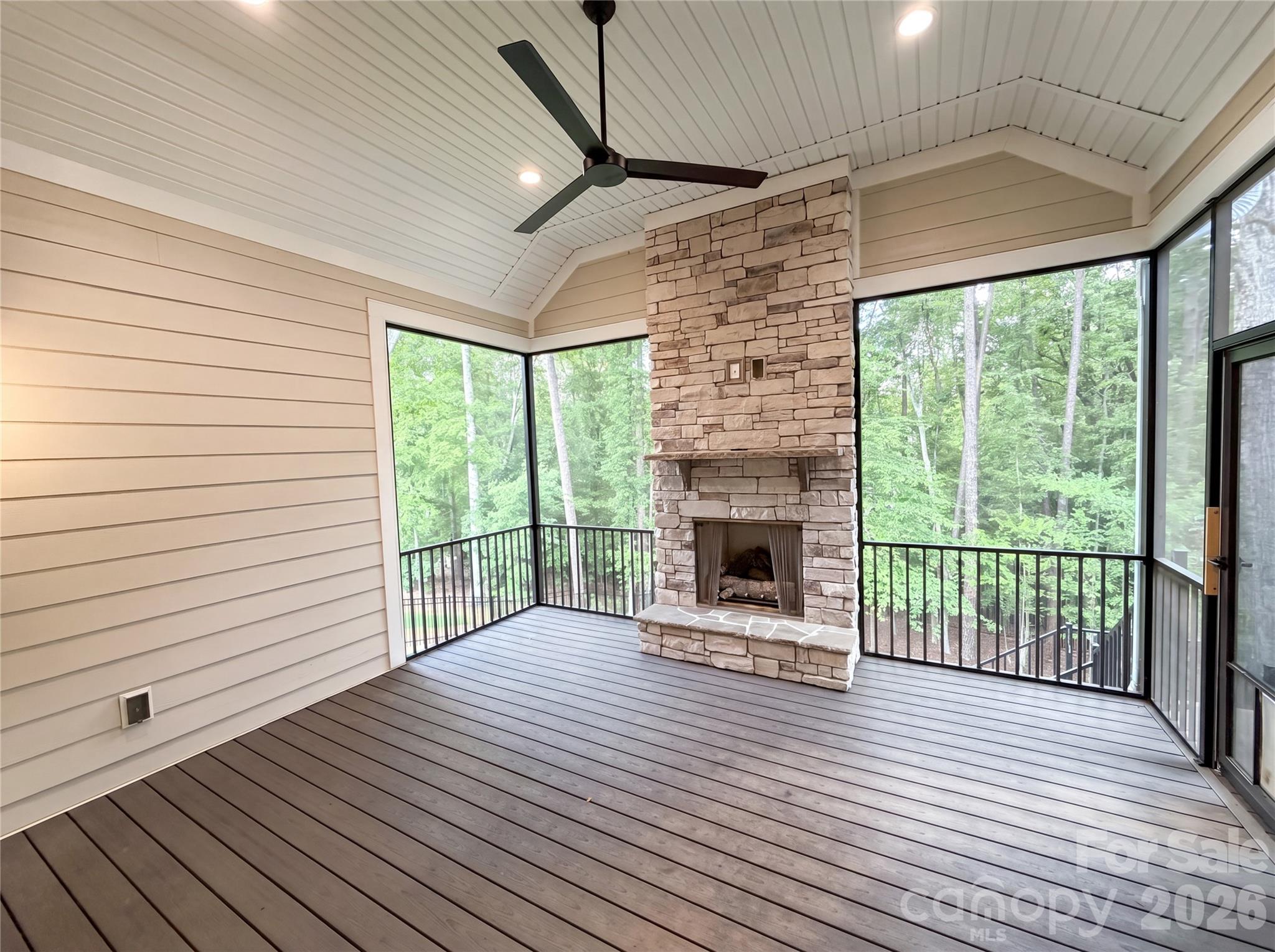 1020 Irish Creek Drive Property Photo 6