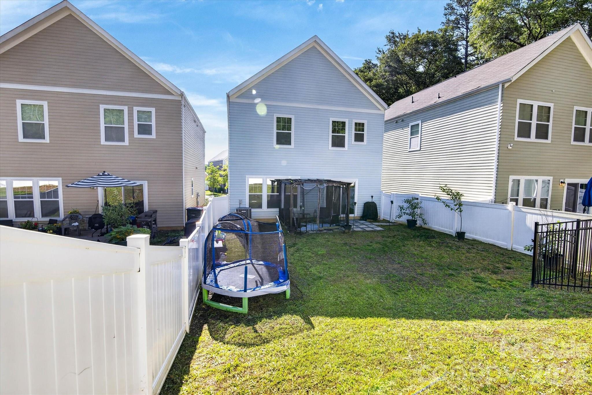 548 Kingsway Circle Property Photo 4