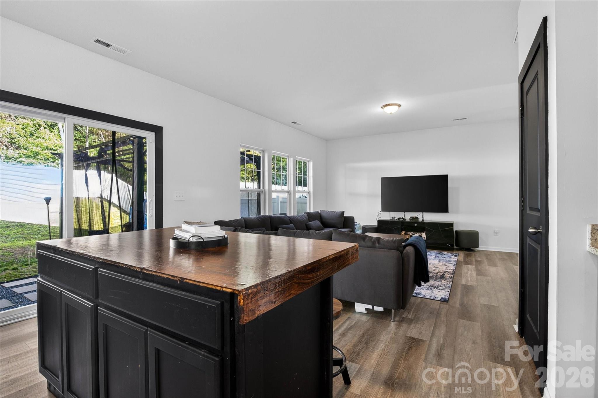 548 Kingsway Circle Property Photo 16