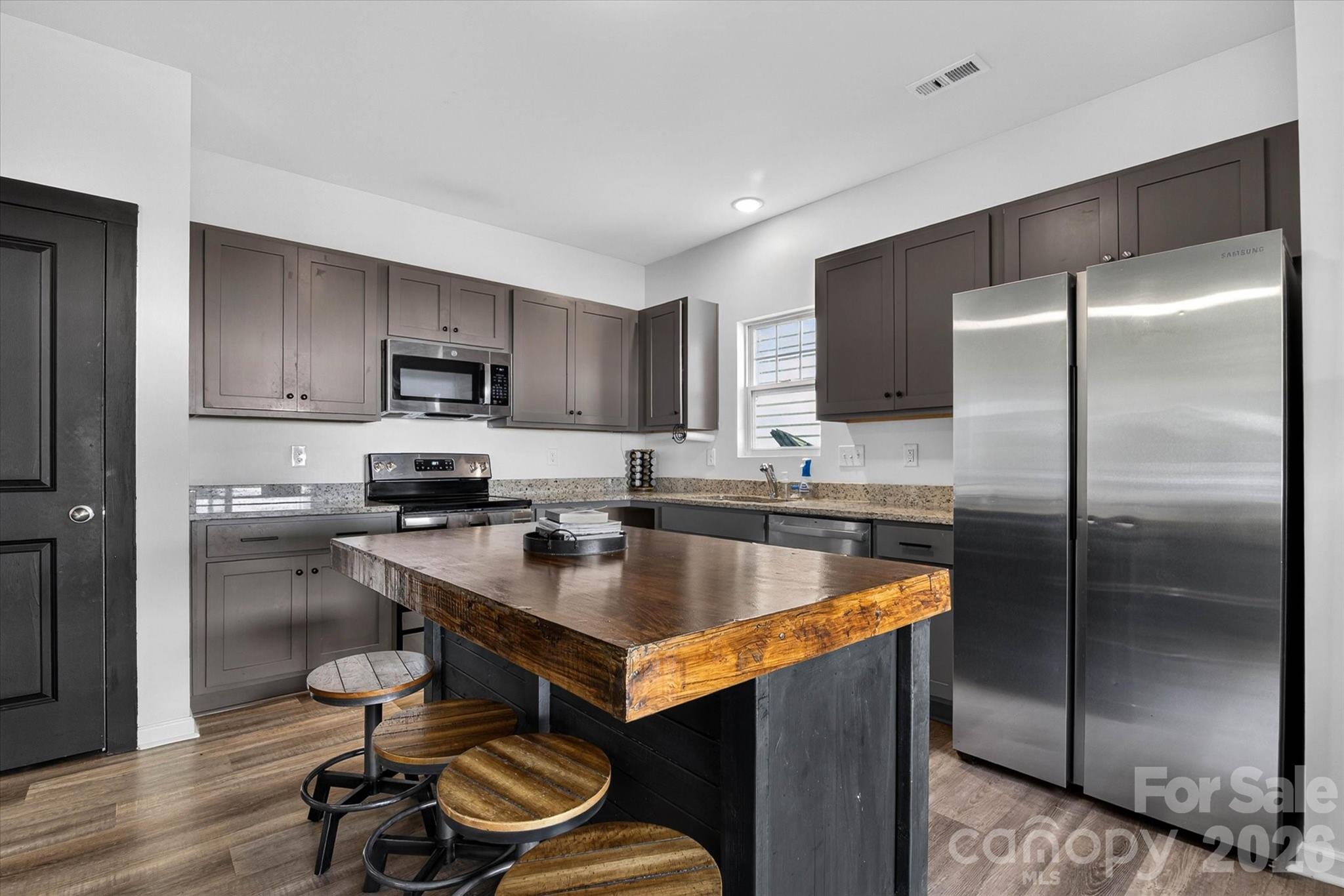 548 Kingsway Circle Property Photo 18
