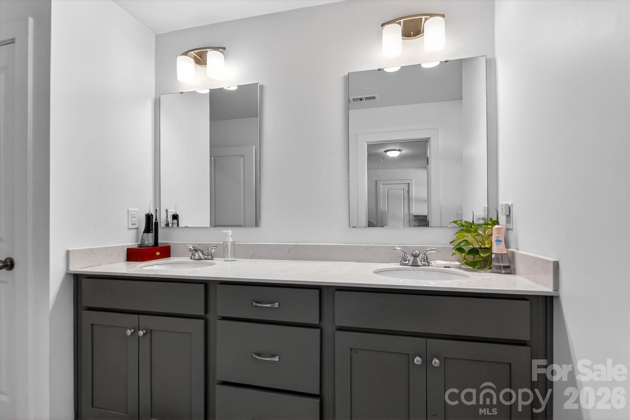 548 Kingsway Circle Property Photo 24