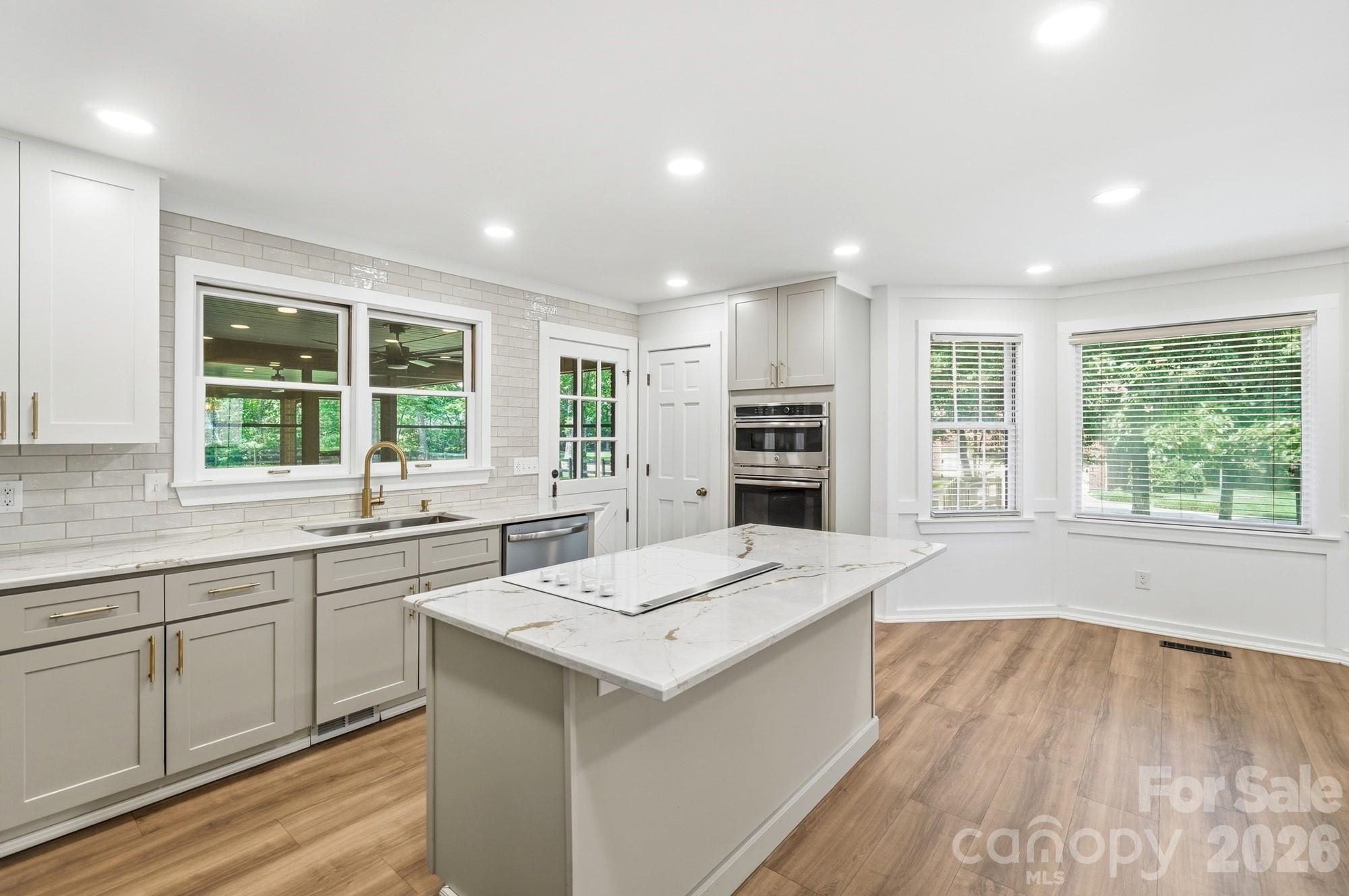 4020 Glen Haven Drive Property Photo 2