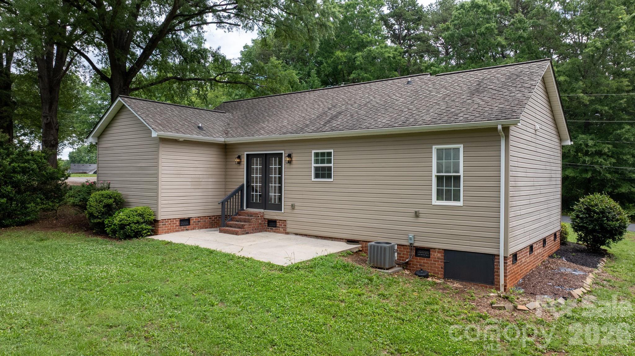 208 S B Avenue Property Photo 4