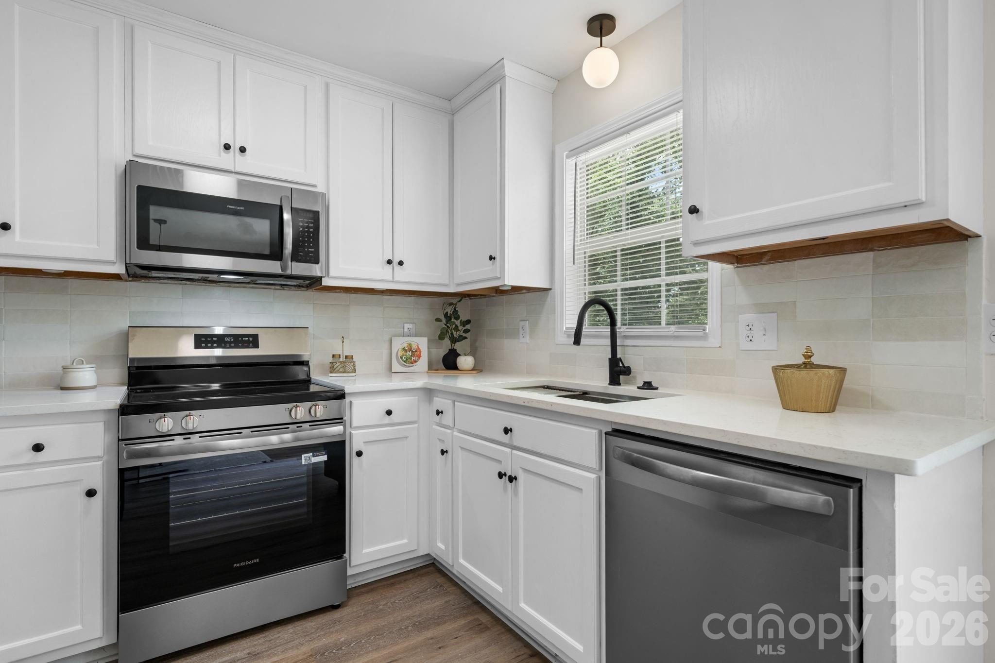 208 S B Avenue Property Photo 9