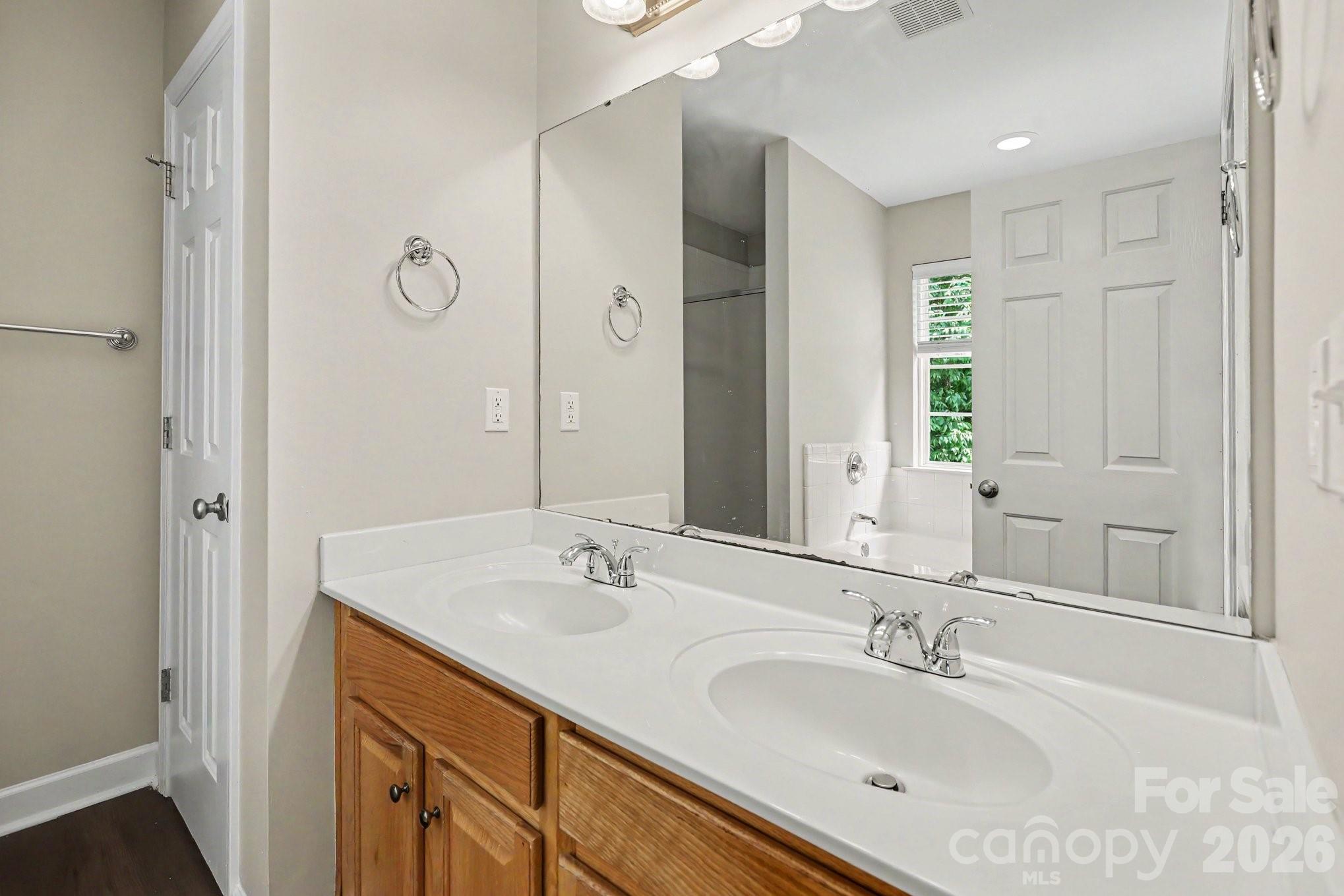 8539 Suttonview Drive Property Photo 13