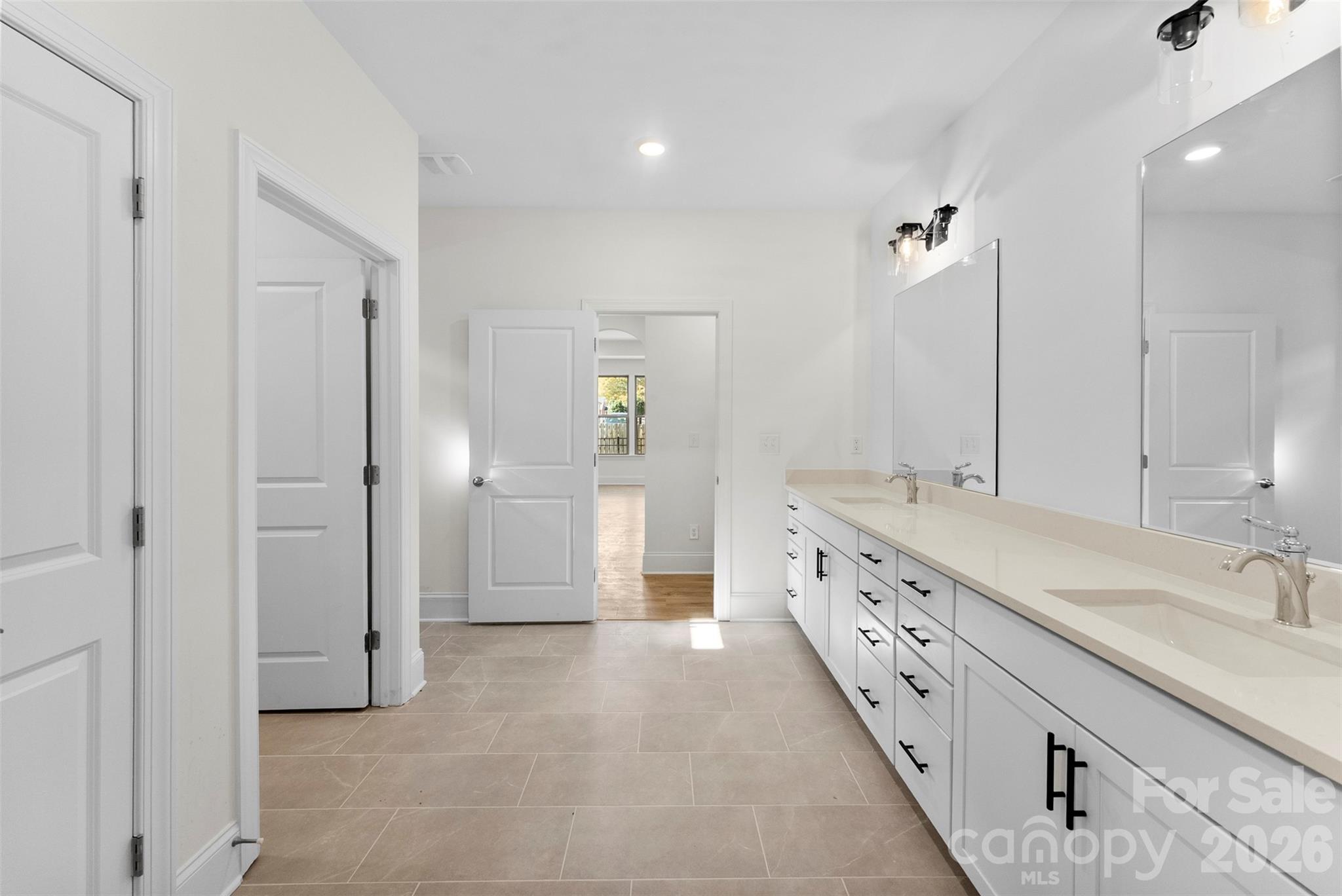 407 Newstyle Way Property Photo 20