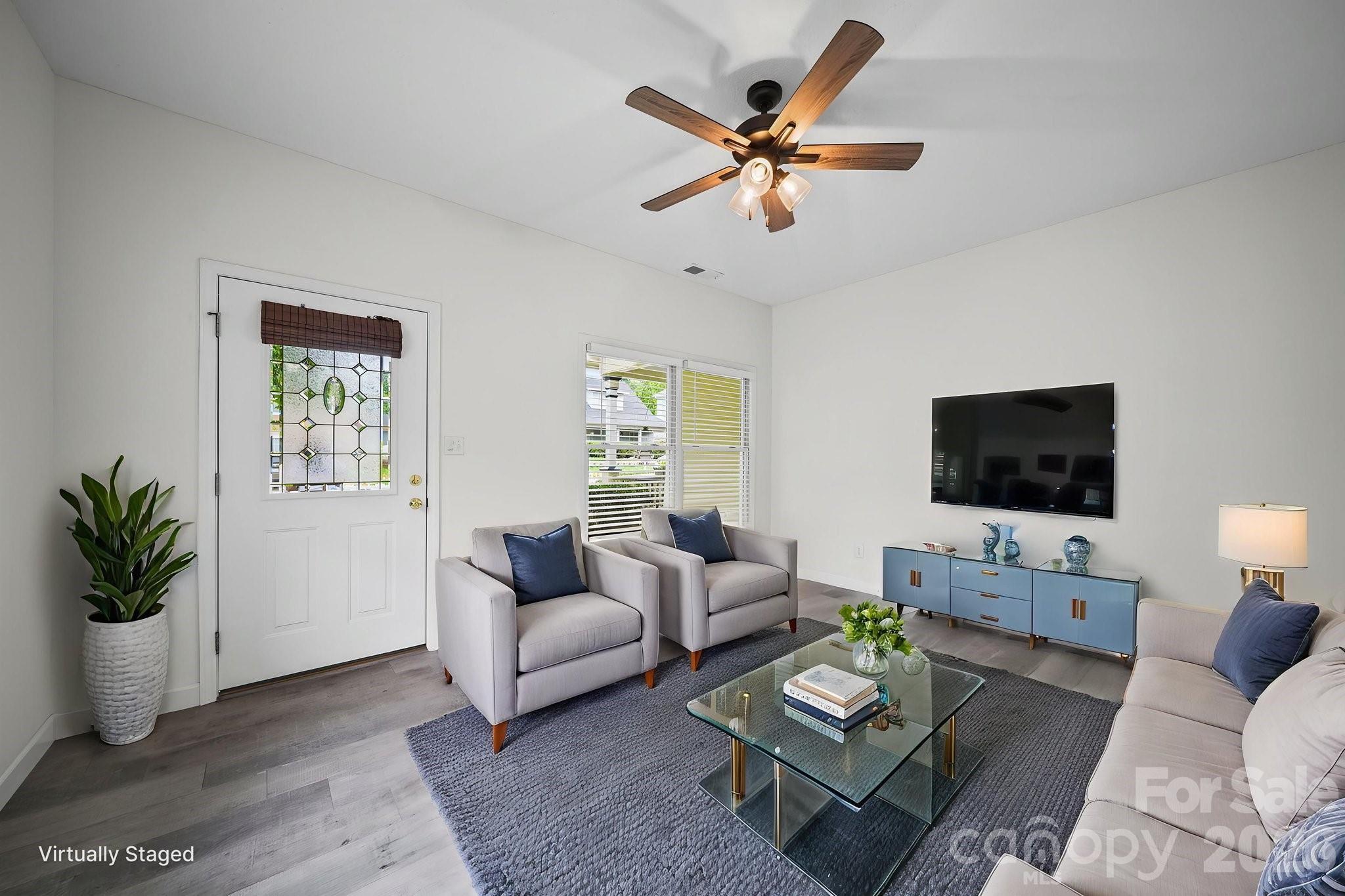 1625 Begonia Way Property Photo 3