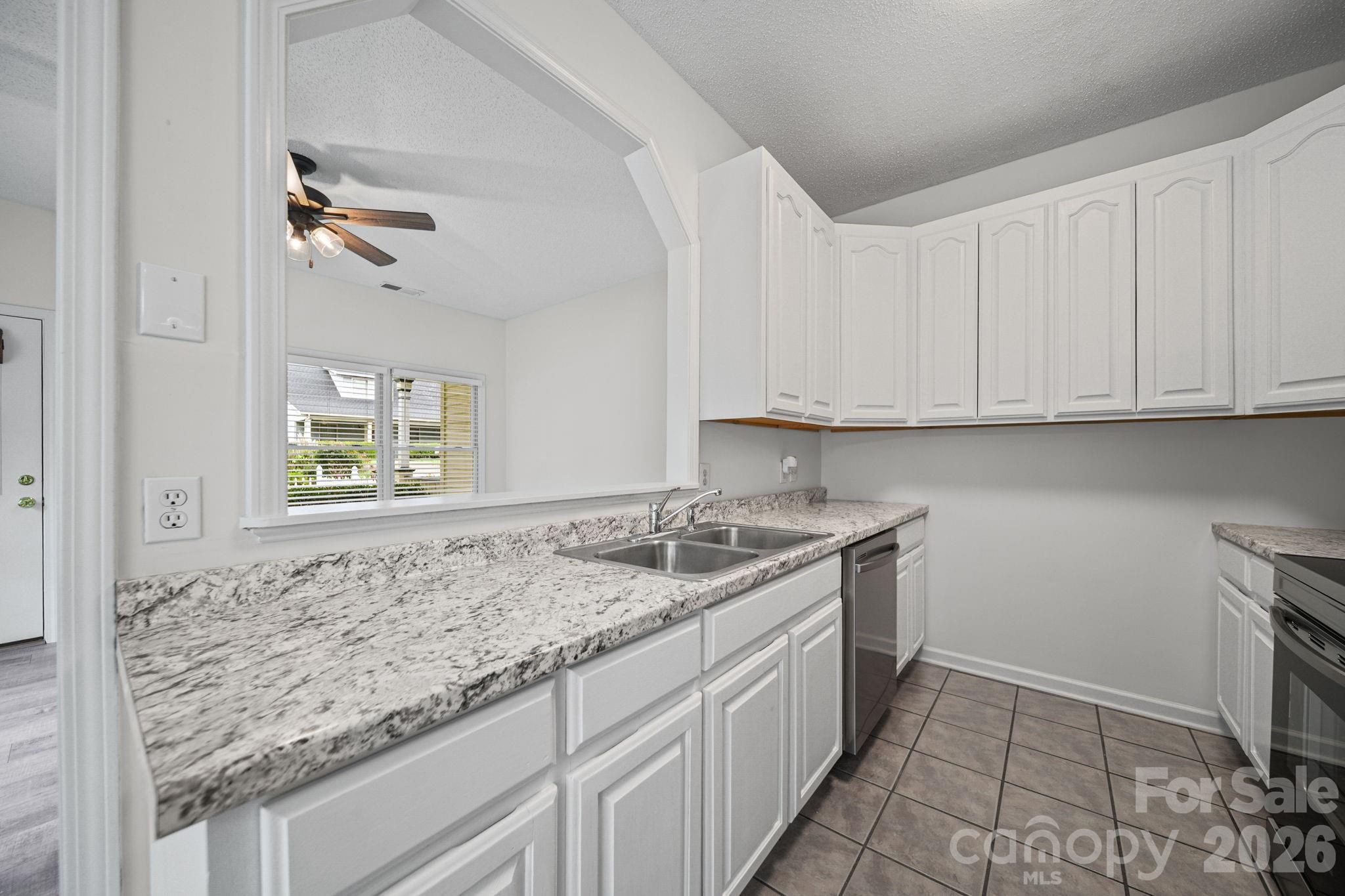 1625 Begonia Way Property Photo 7