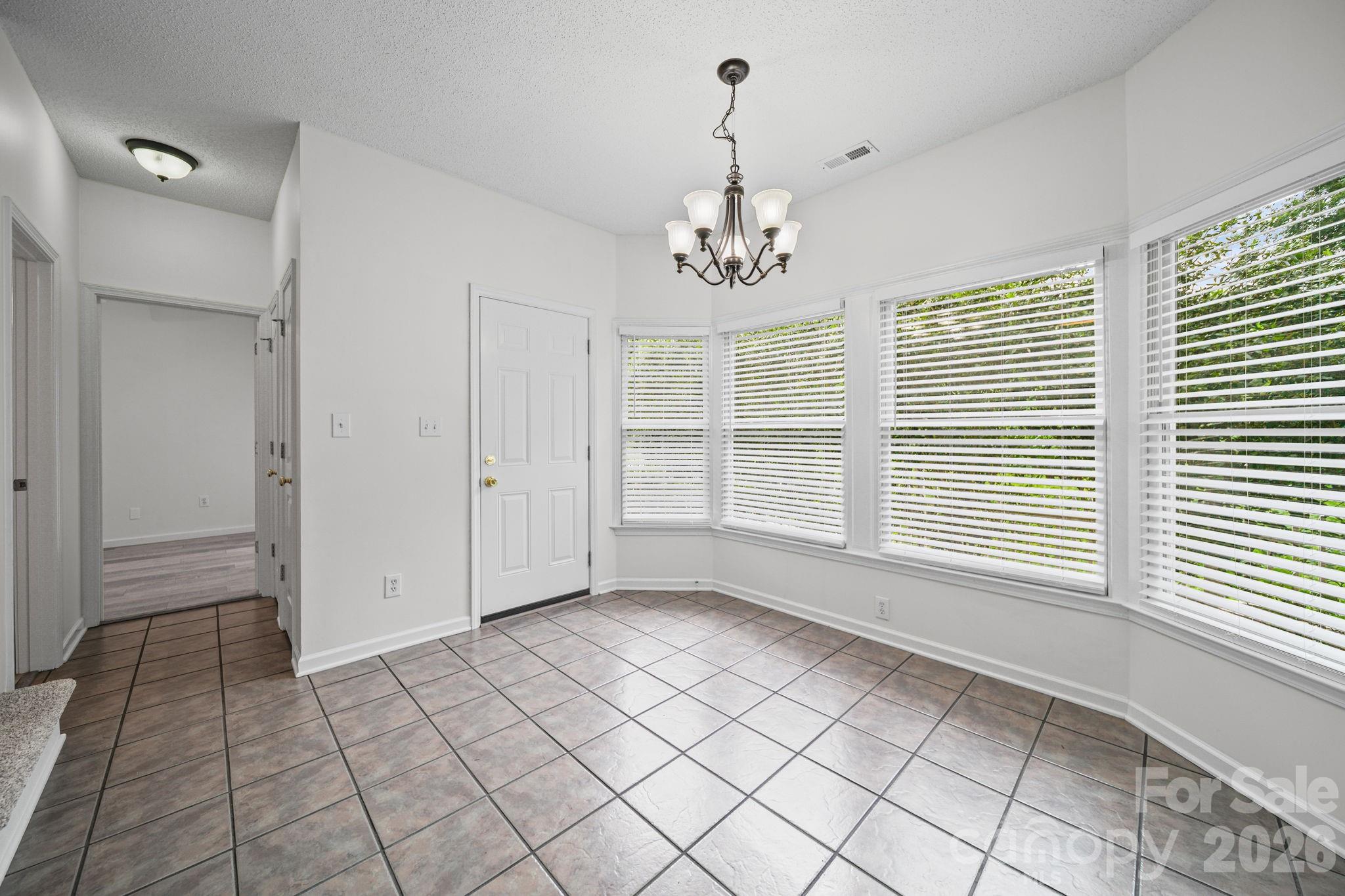 1625 Begonia Way Property Photo 9