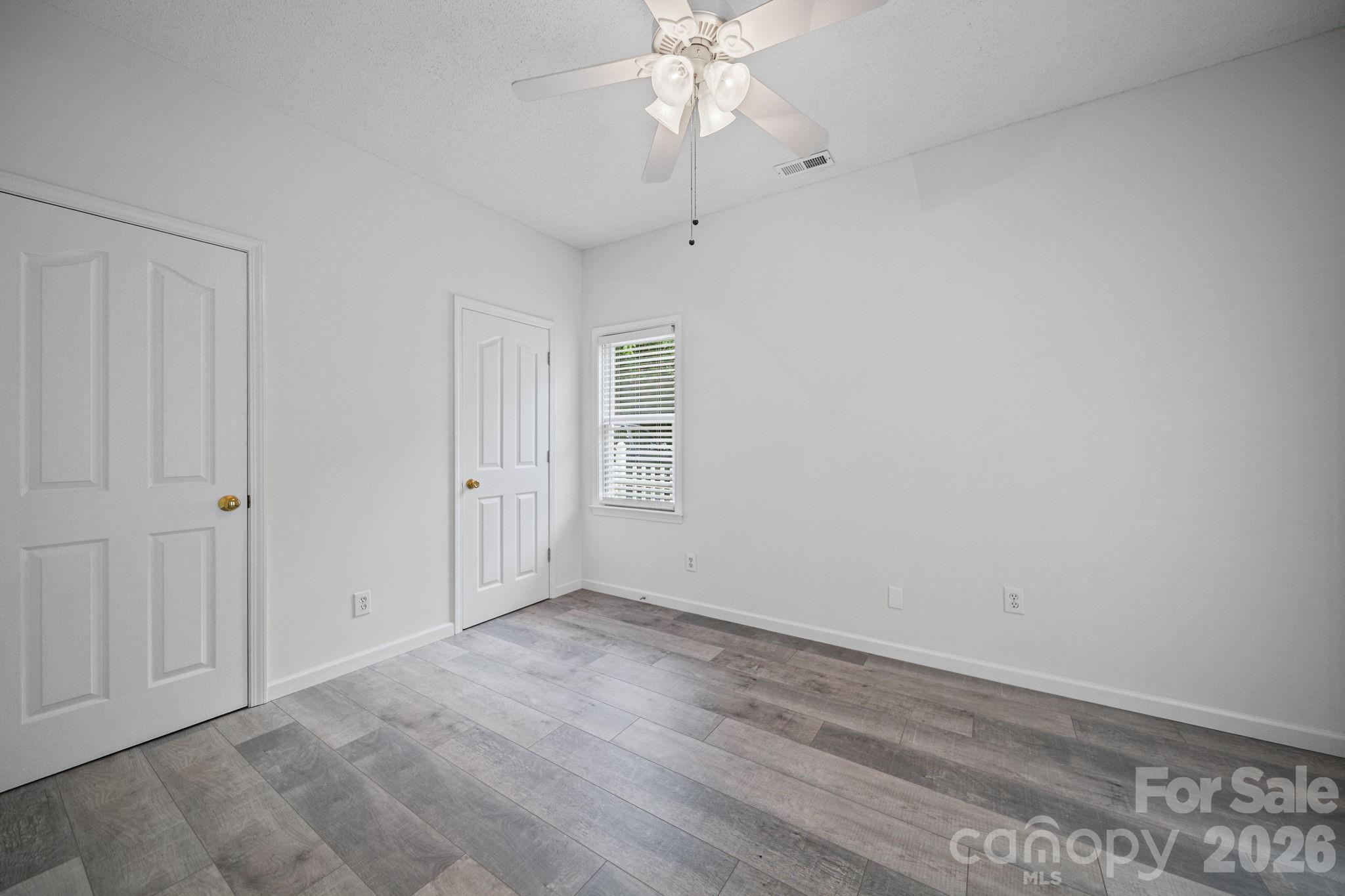 1625 Begonia Way Property Photo 10