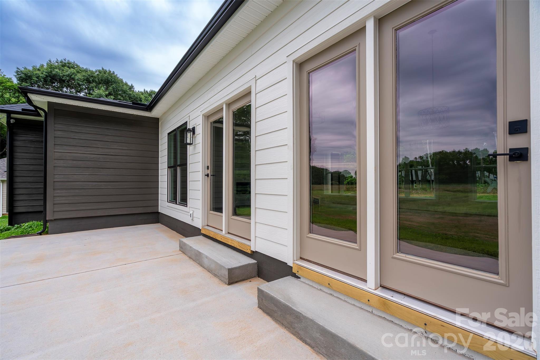 3008 Buffet Lane Property Photo 4