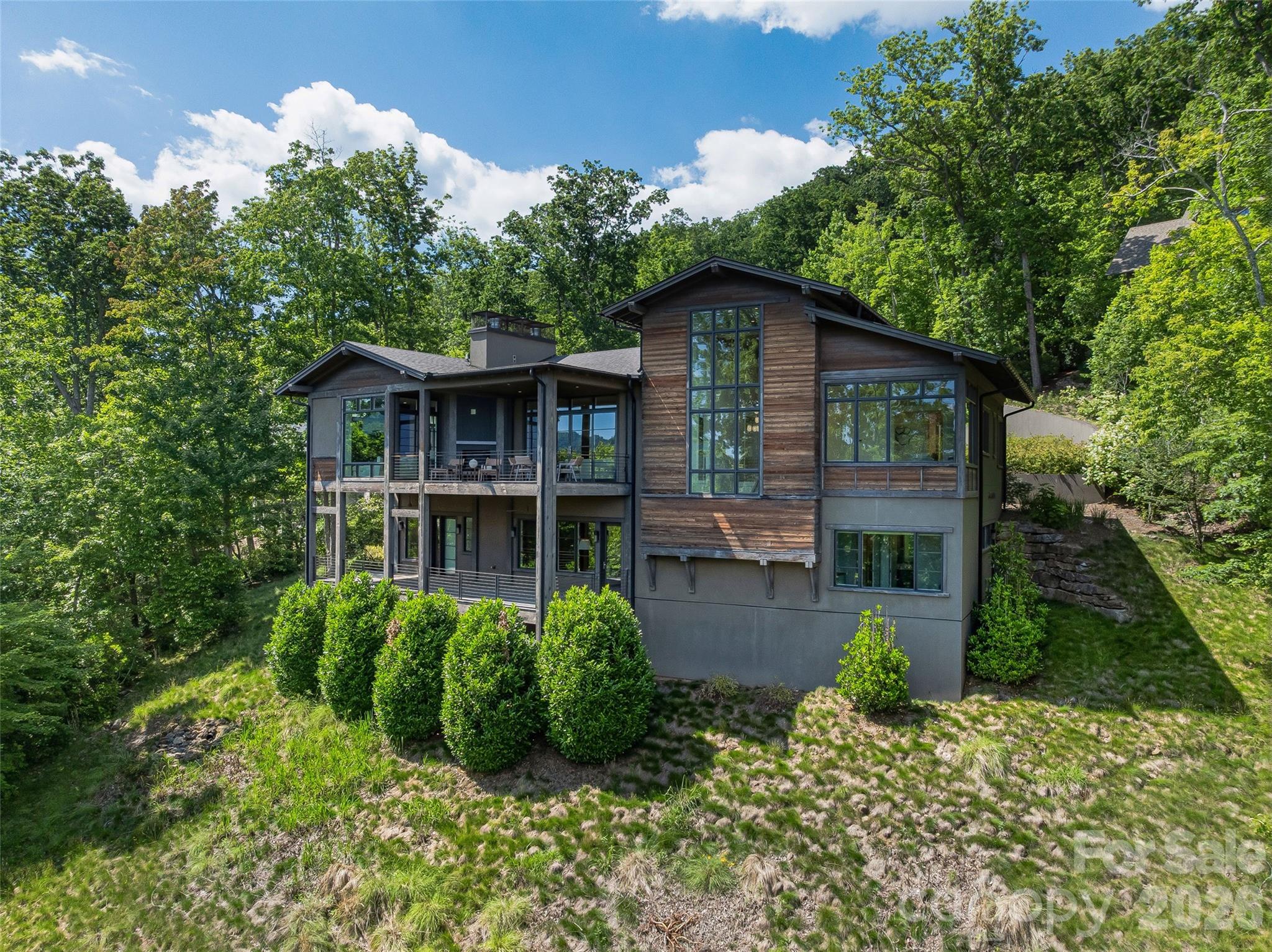 1121 Timberbluff Way Property Photo 4