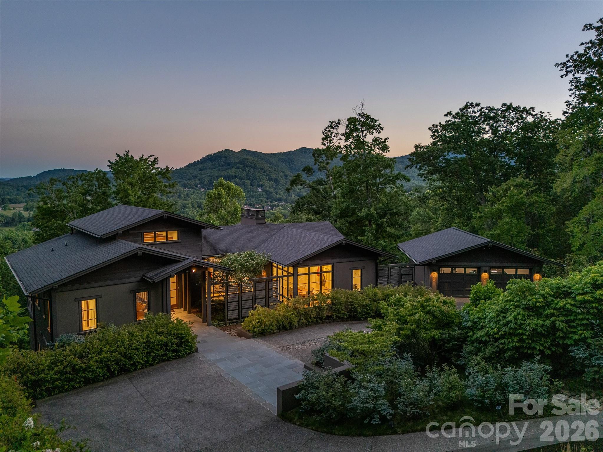 1121 Timberbluff Way Property Photo 6