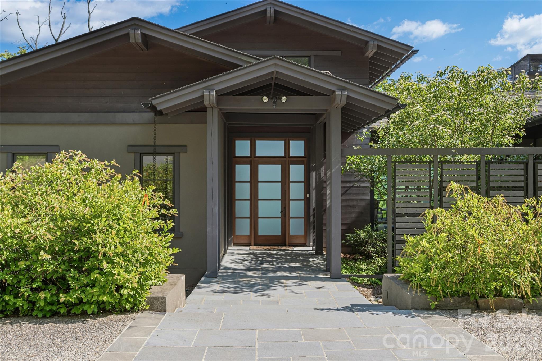 1121 Timberbluff Way Property Photo 7