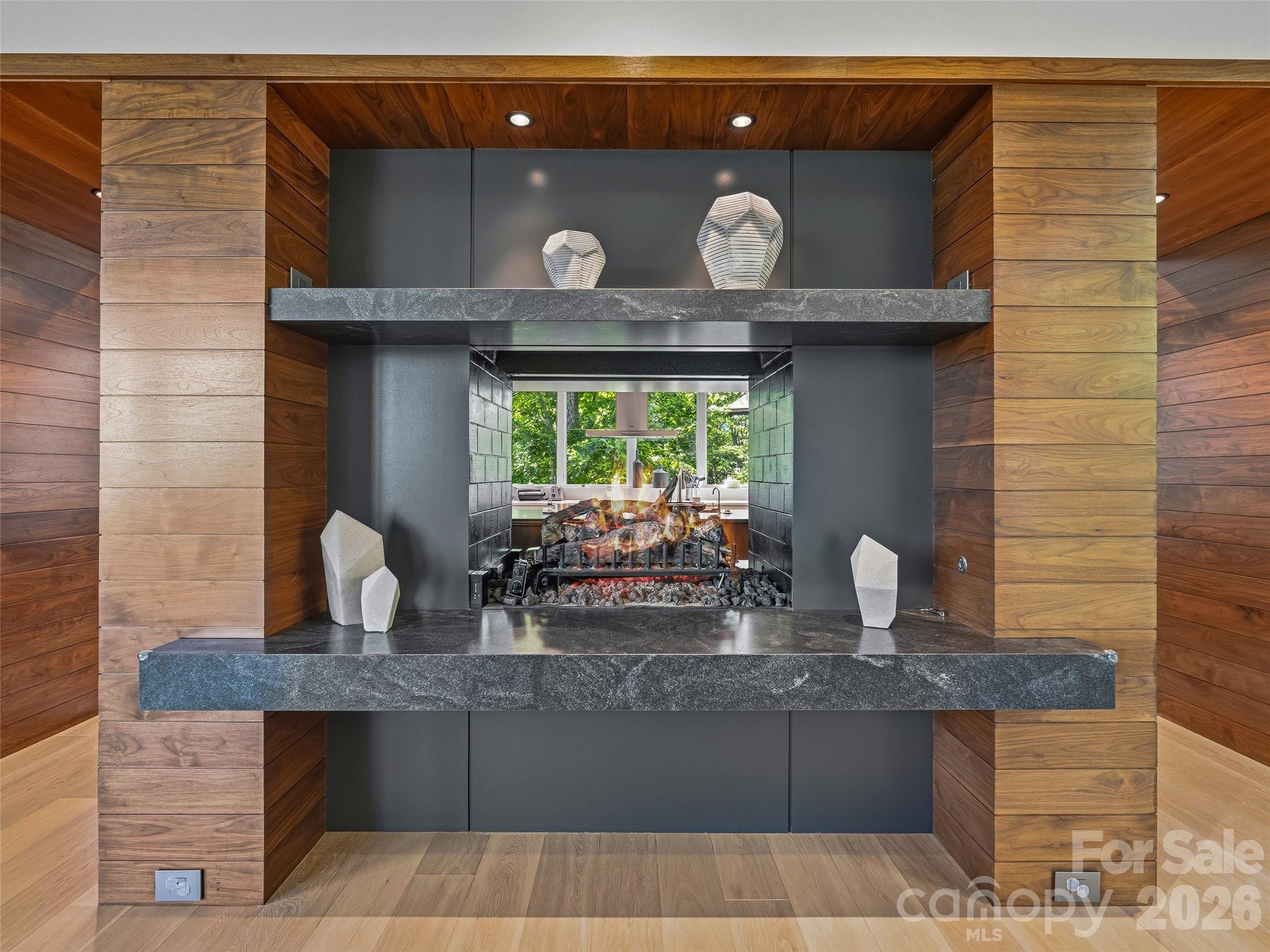 1121 Timberbluff Way Property Photo 15