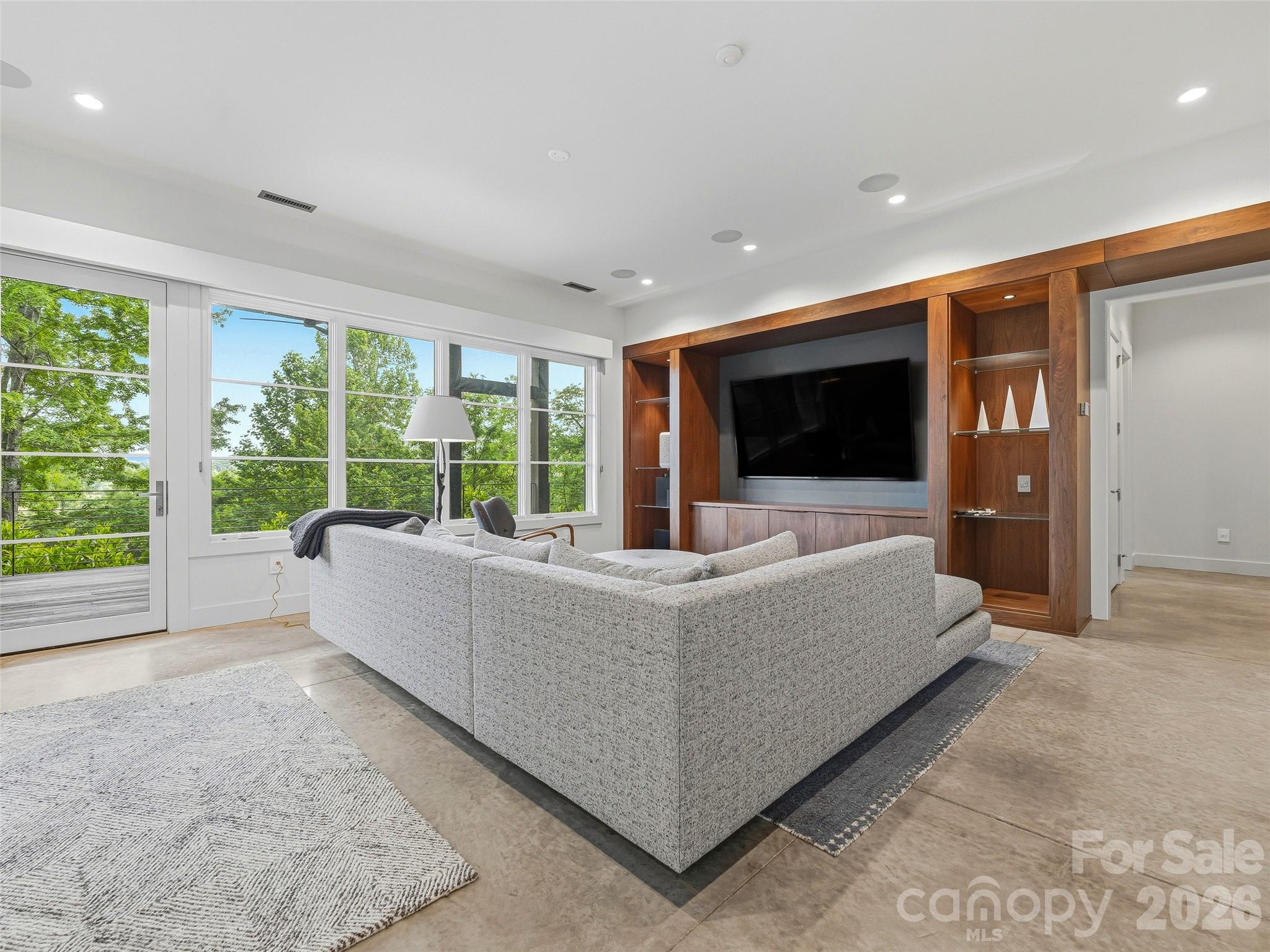 1121 Timberbluff Way Property Photo 37