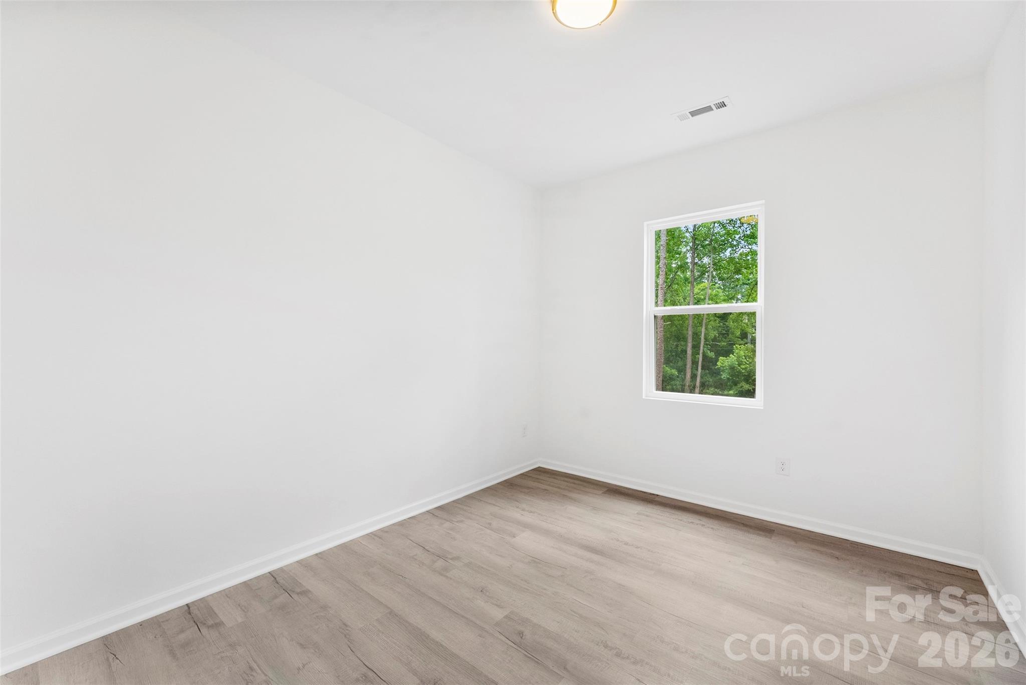 1618 Eaves Road Property Photo 27