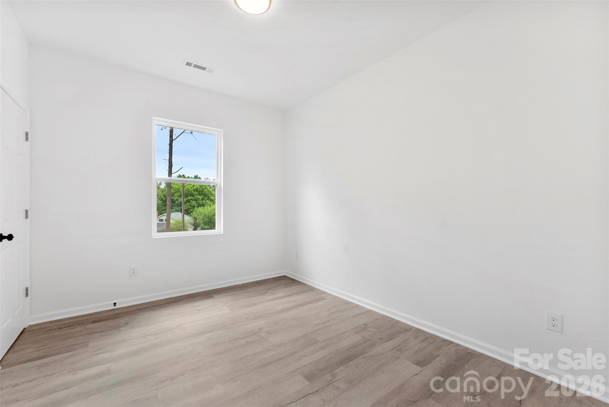 1618 Eaves Road Property Photo 30