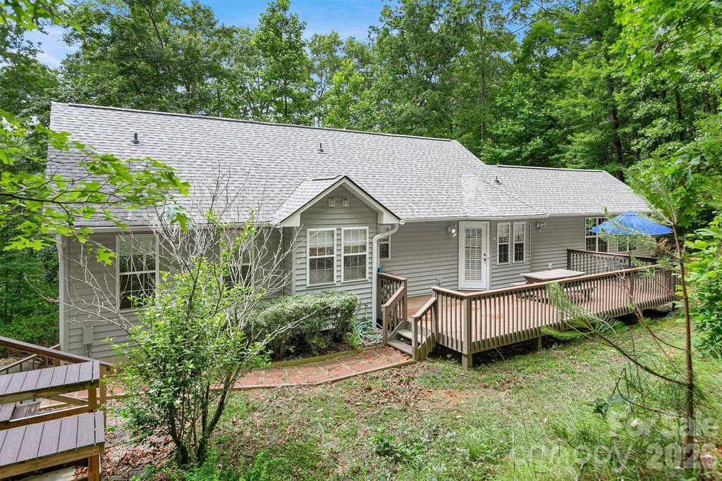144 Lakeland Drive Property Photo 2