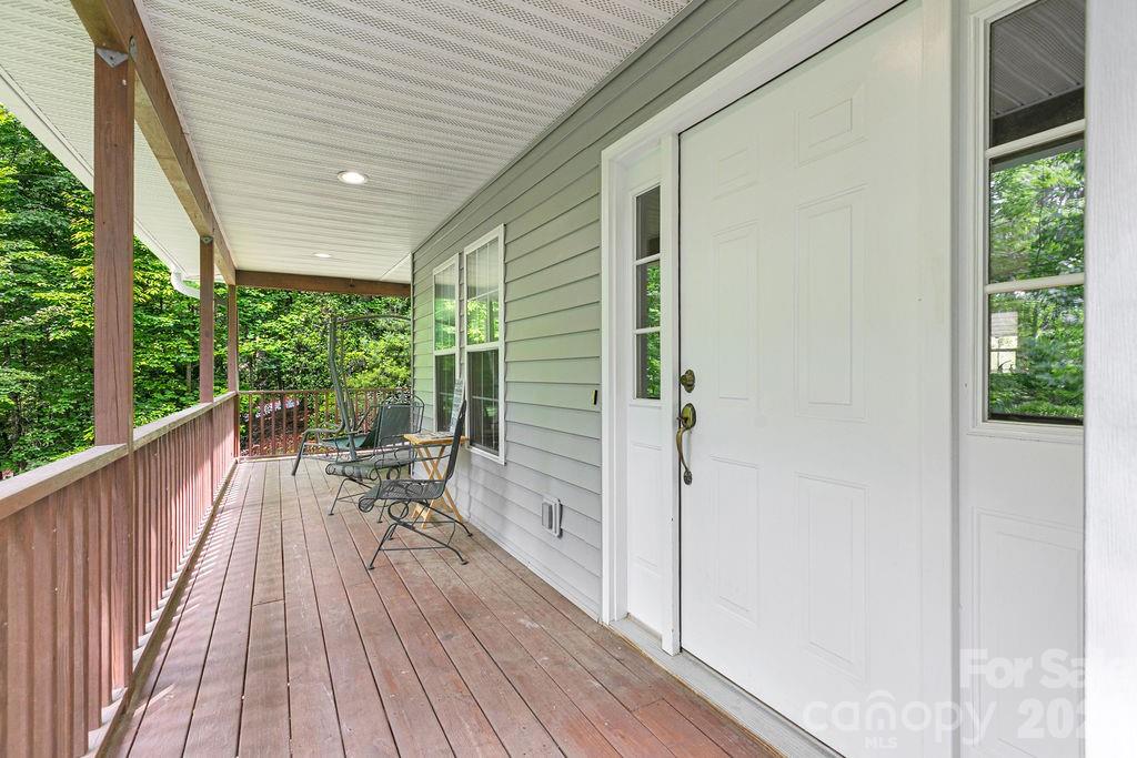 144 Lakeland Drive Property Photo 7