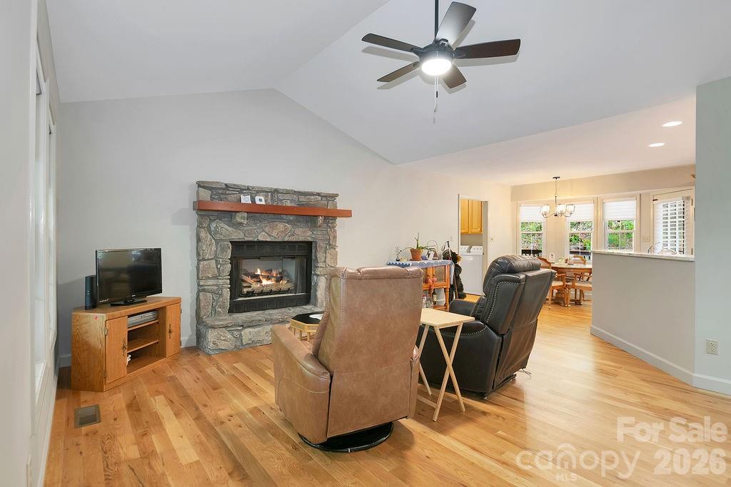 144 Lakeland Drive Property Photo 8
