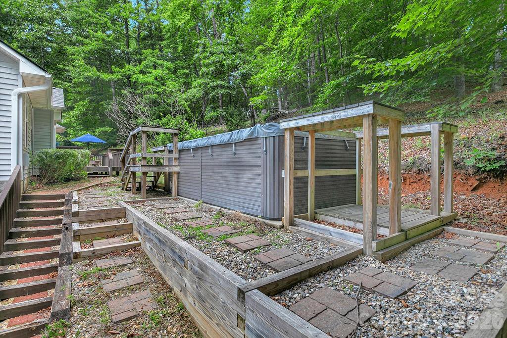 144 Lakeland Drive Property Photo 39