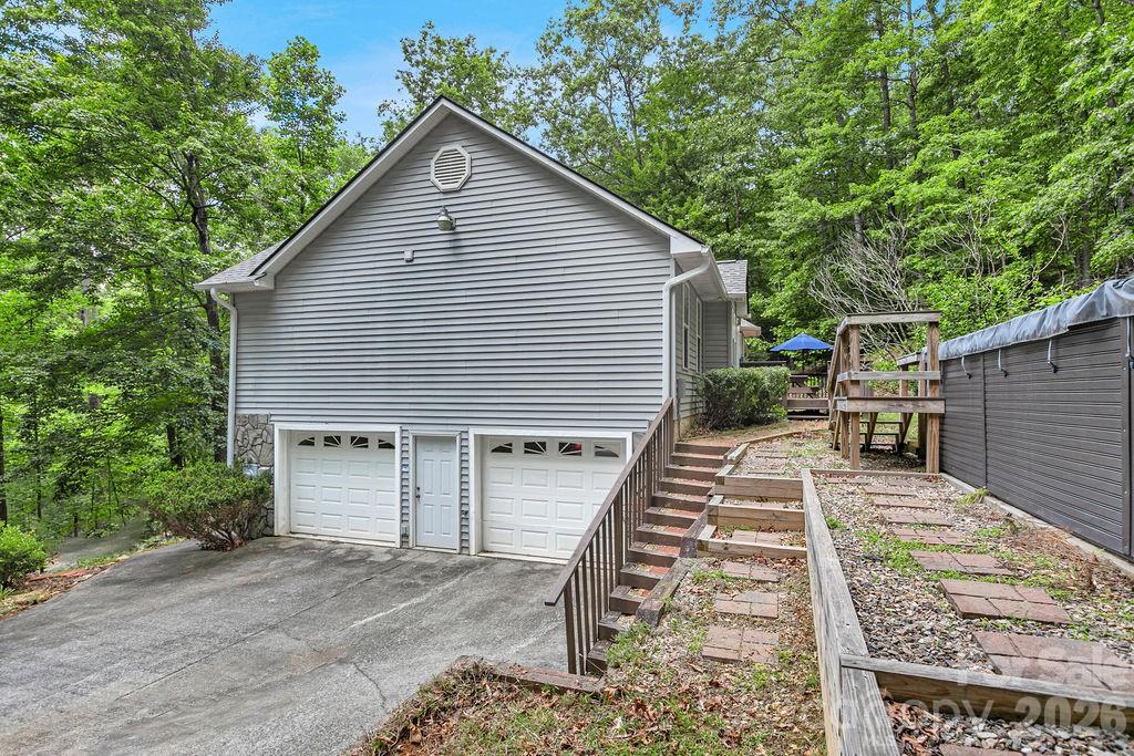 144 Lakeland Drive Property Photo 40