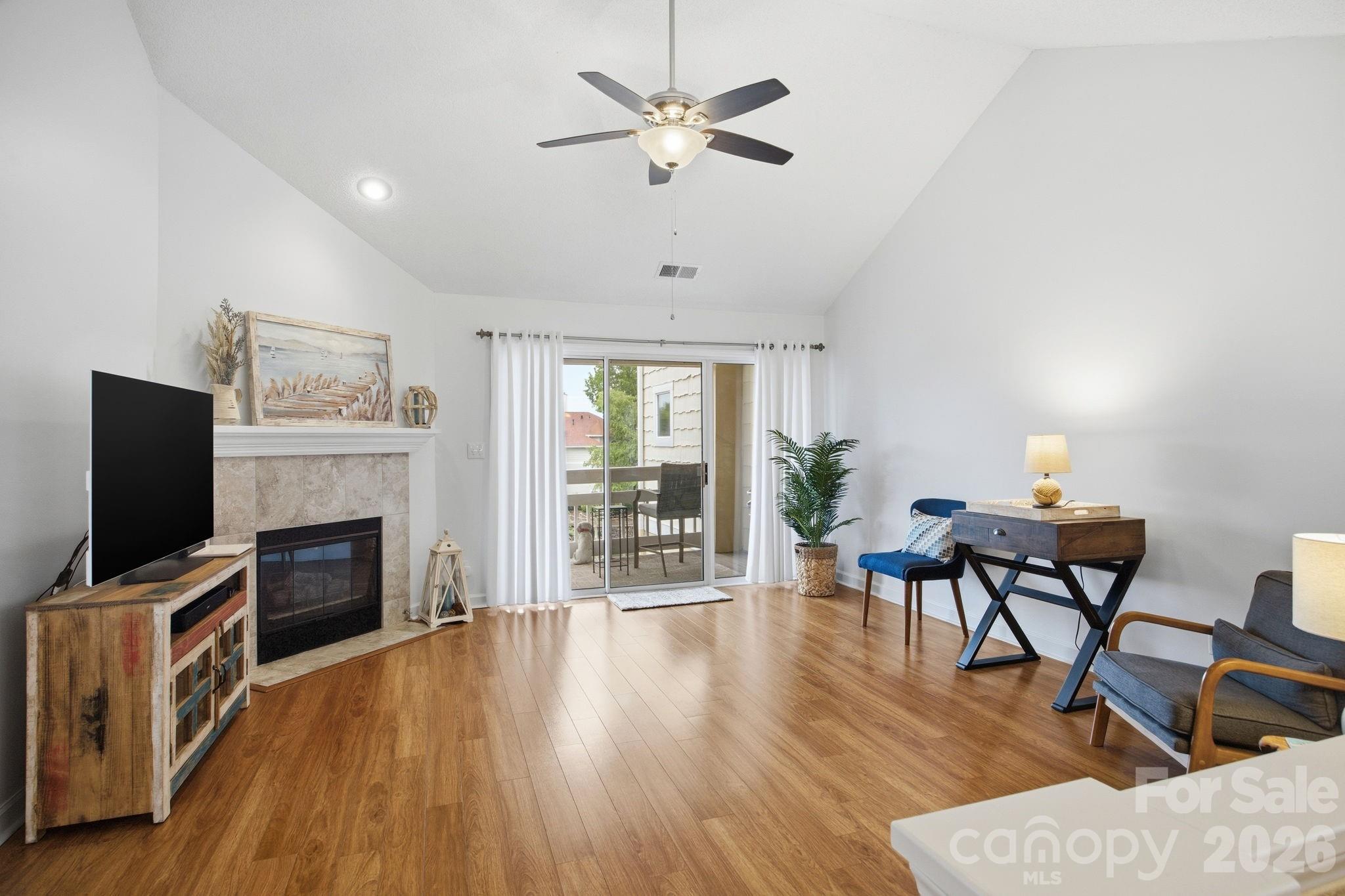 18009 Kings Point Drive I Property Photo 6