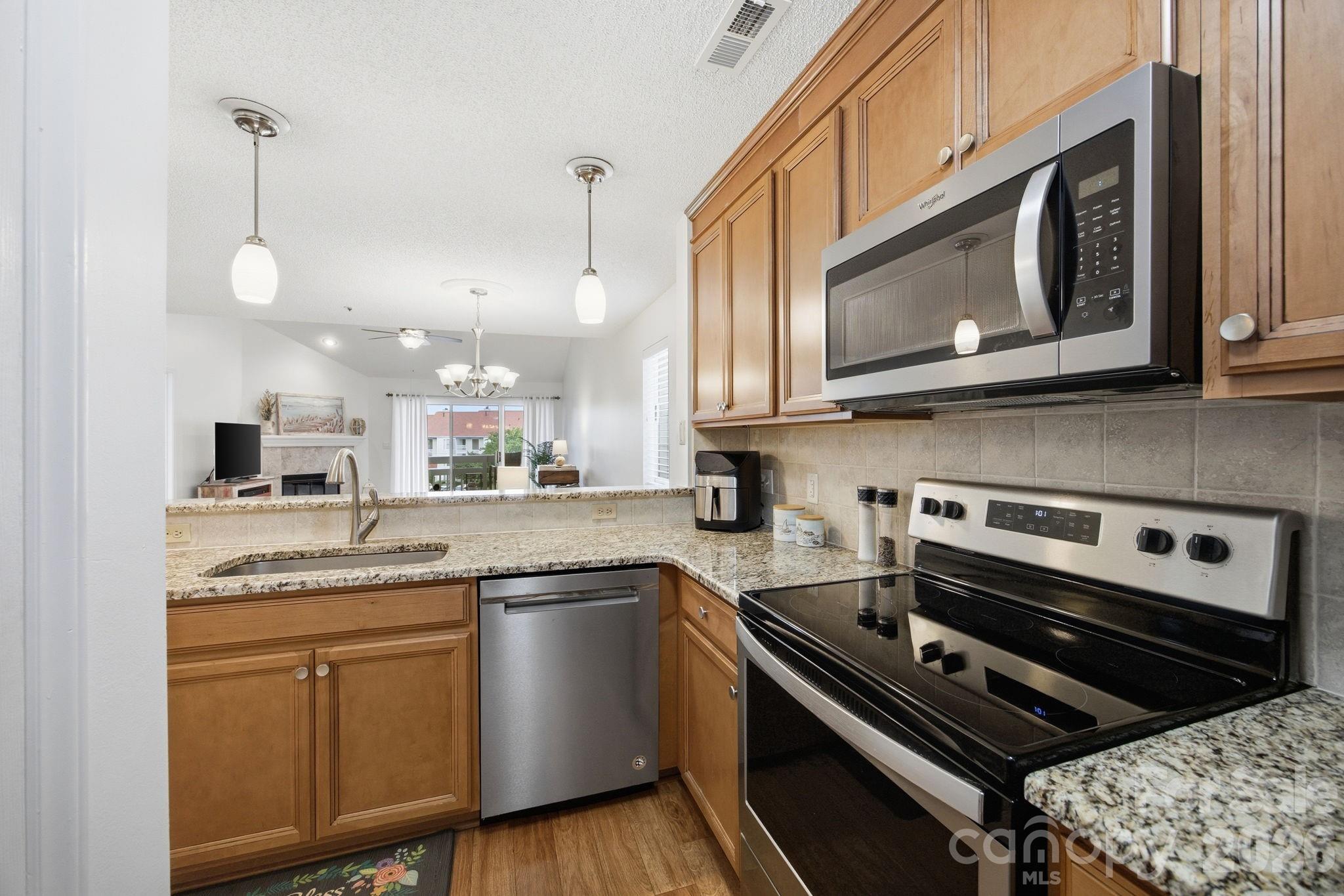 18009 Kings Point Drive I Property Photo 10