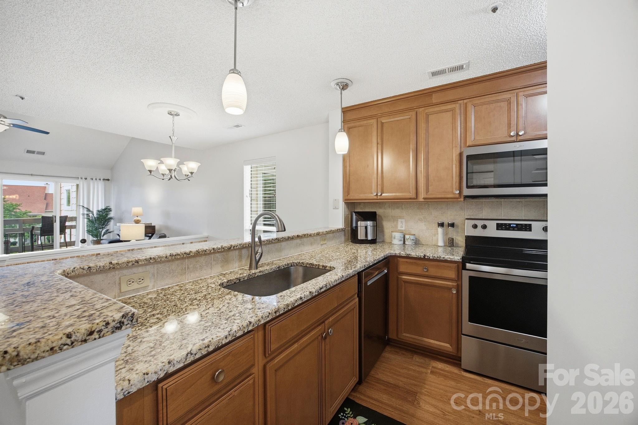 18009 Kings Point Drive I Property Photo 14